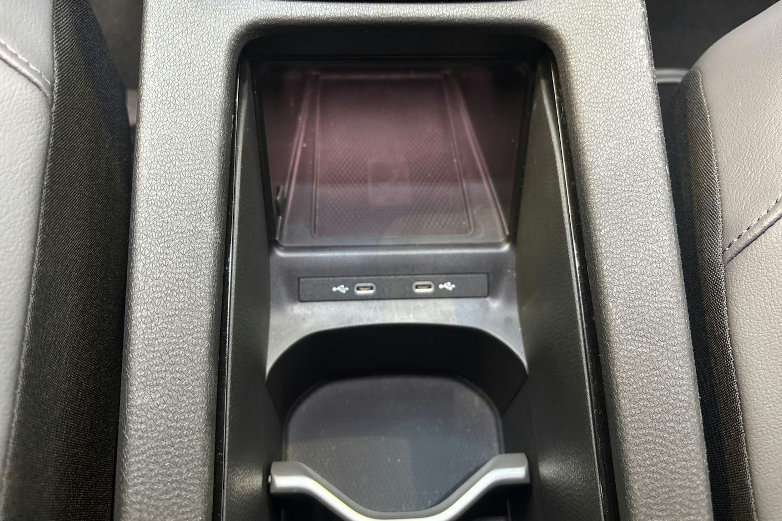 sininen Volkswagen ID.4 2025 kuva 27.