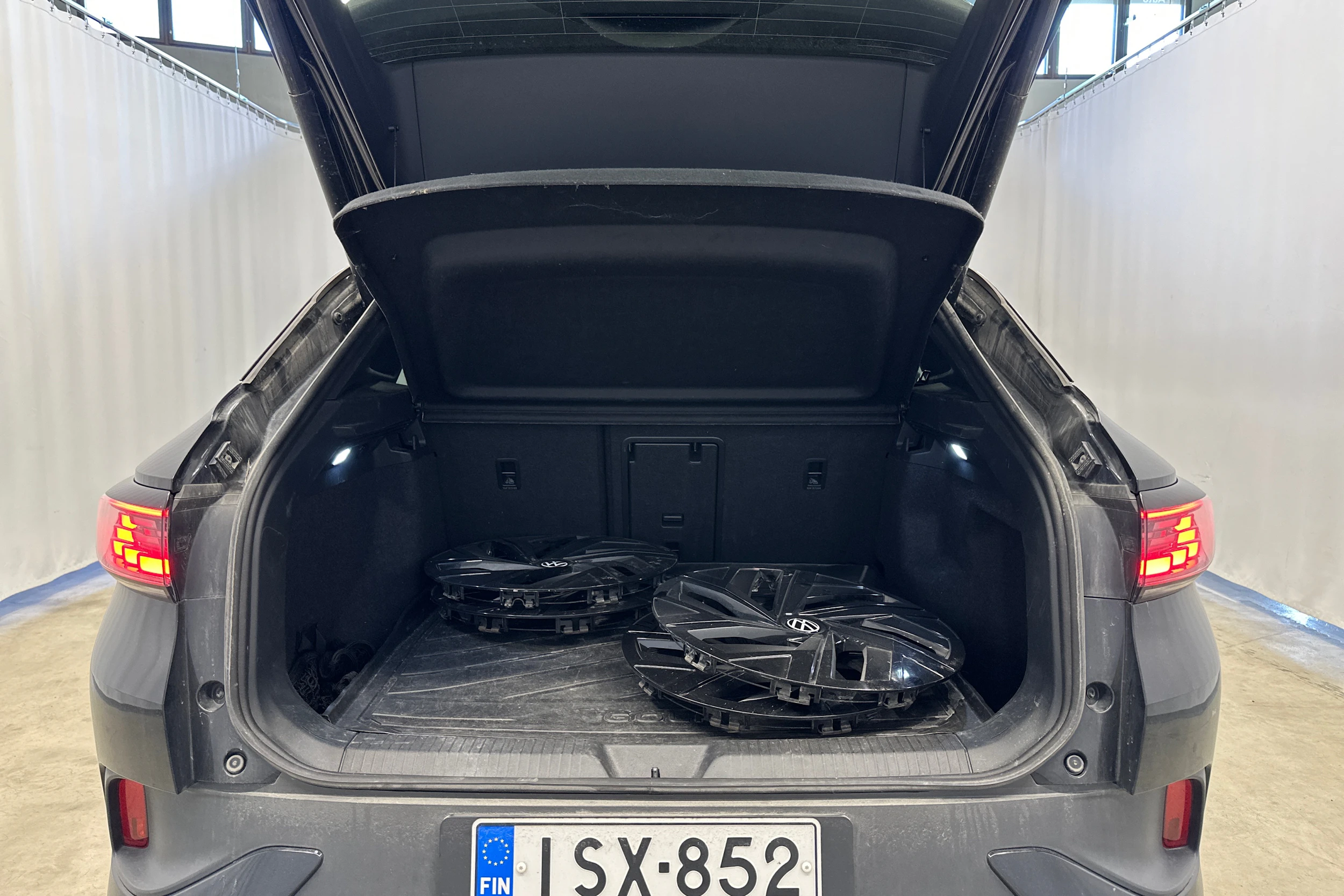 musta Volkswagen ID.4 2025 kuva 7.