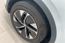 valkoinen Volkswagen ID.4 2025 kuva 10.
