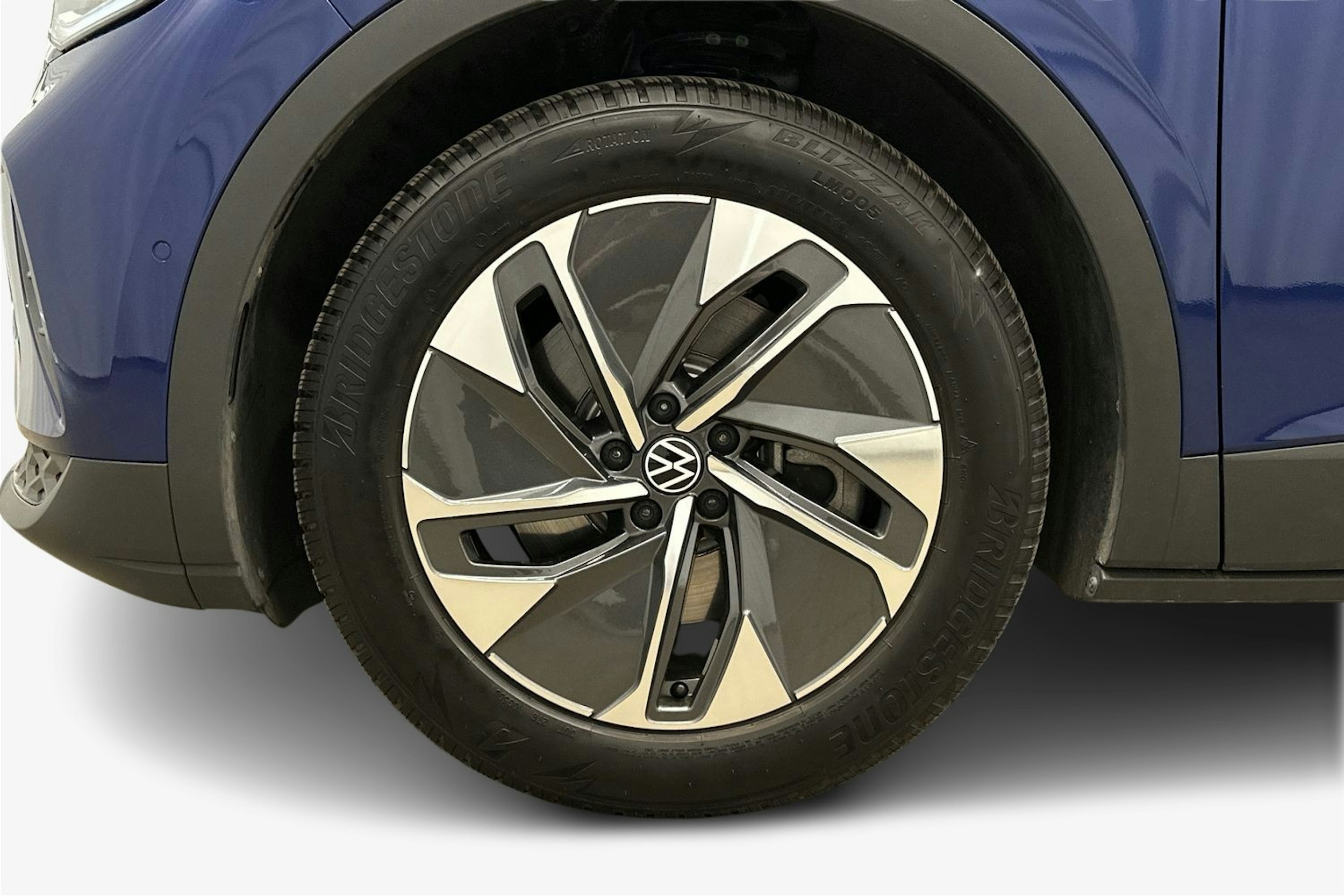 sininen Volkswagen ID.4 2025 kuva 11.