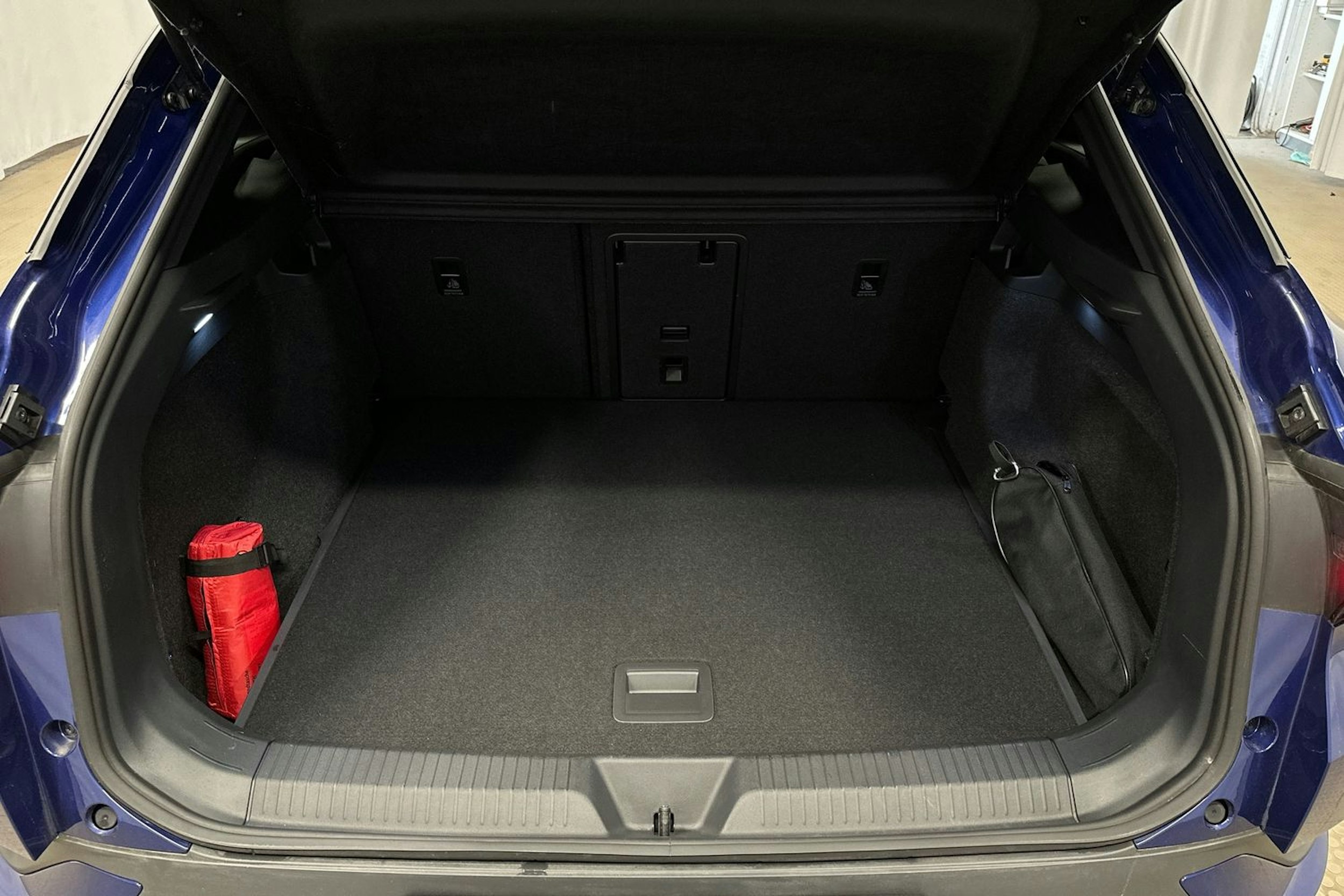 sininen Volkswagen ID.4 2025 kuva 14.