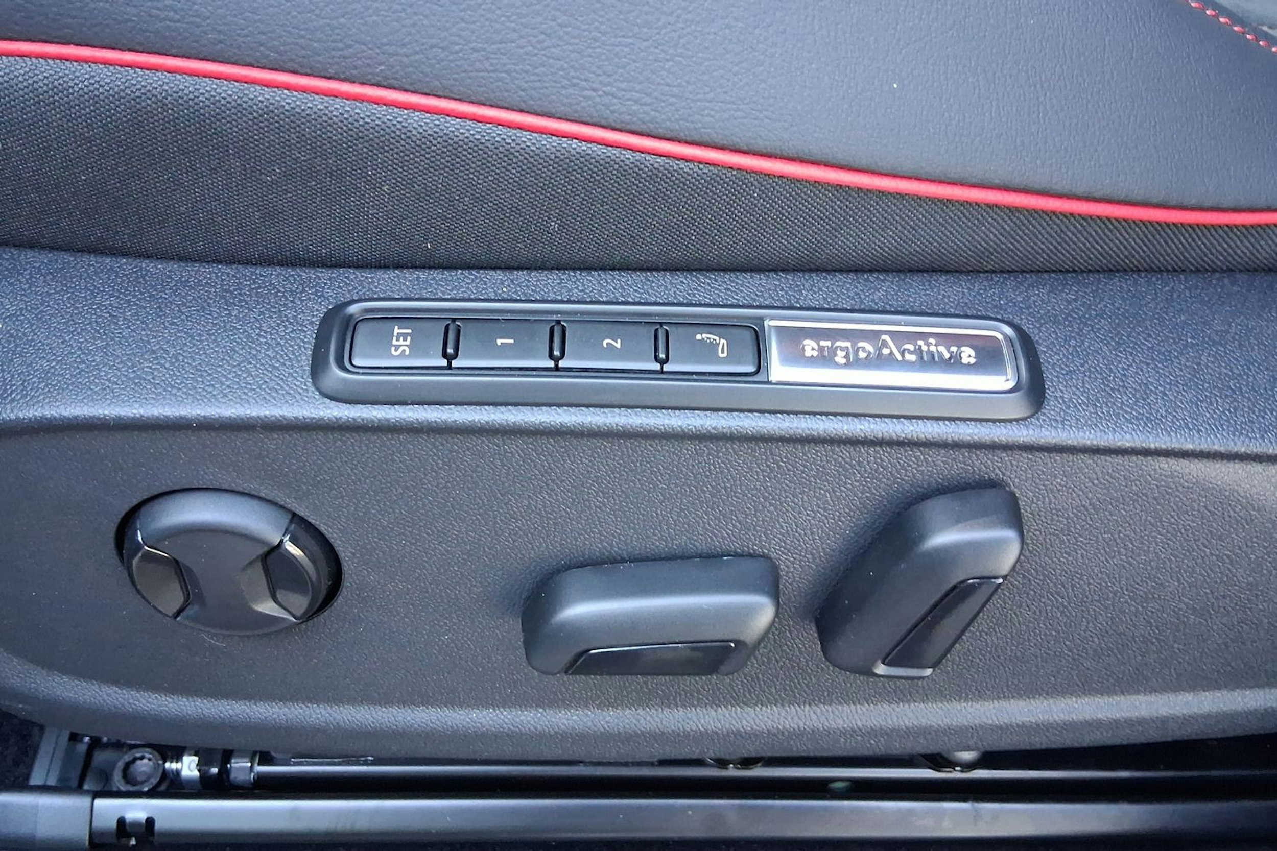 musta Volkswagen ID.4 2025 kuva 14.
