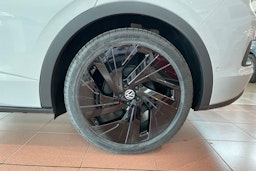 valkoinen Volkswagen ID.4 2025 kuva 10.