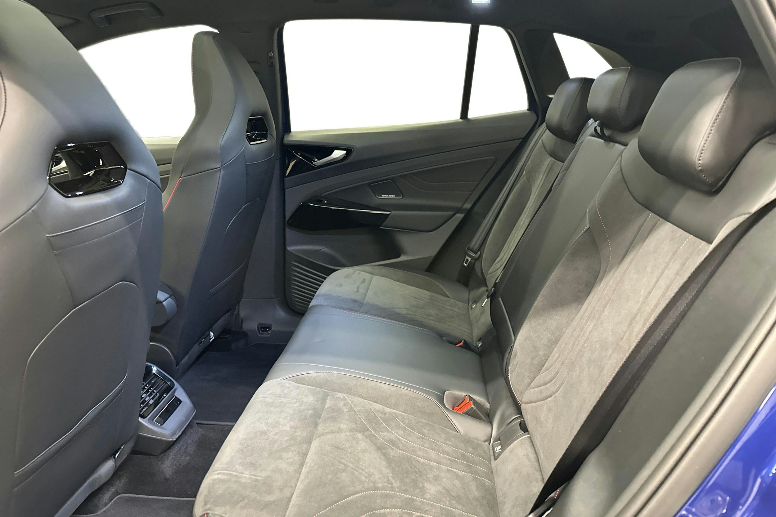 sininen Volkswagen ID.4 2025 kuva 10.