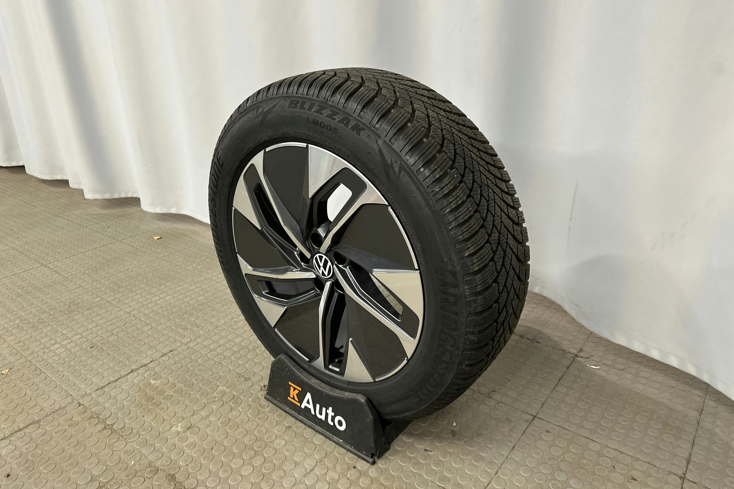 sininen Volkswagen ID.4 2025 kuva 13.