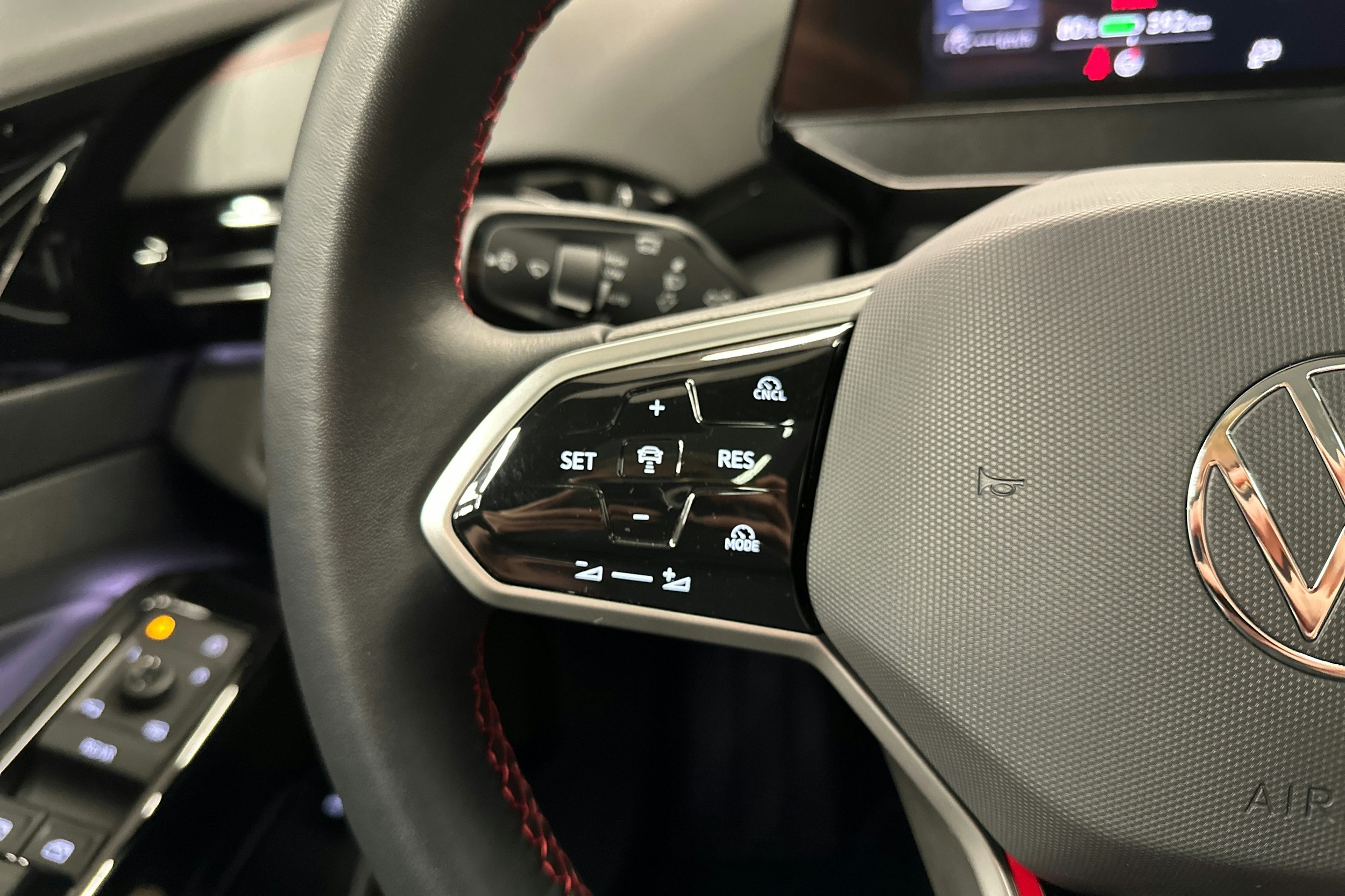 sininen Volkswagen ID.4 2025 kuva 14.