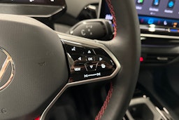 sininen Volkswagen ID.4 2025 kuva 15.