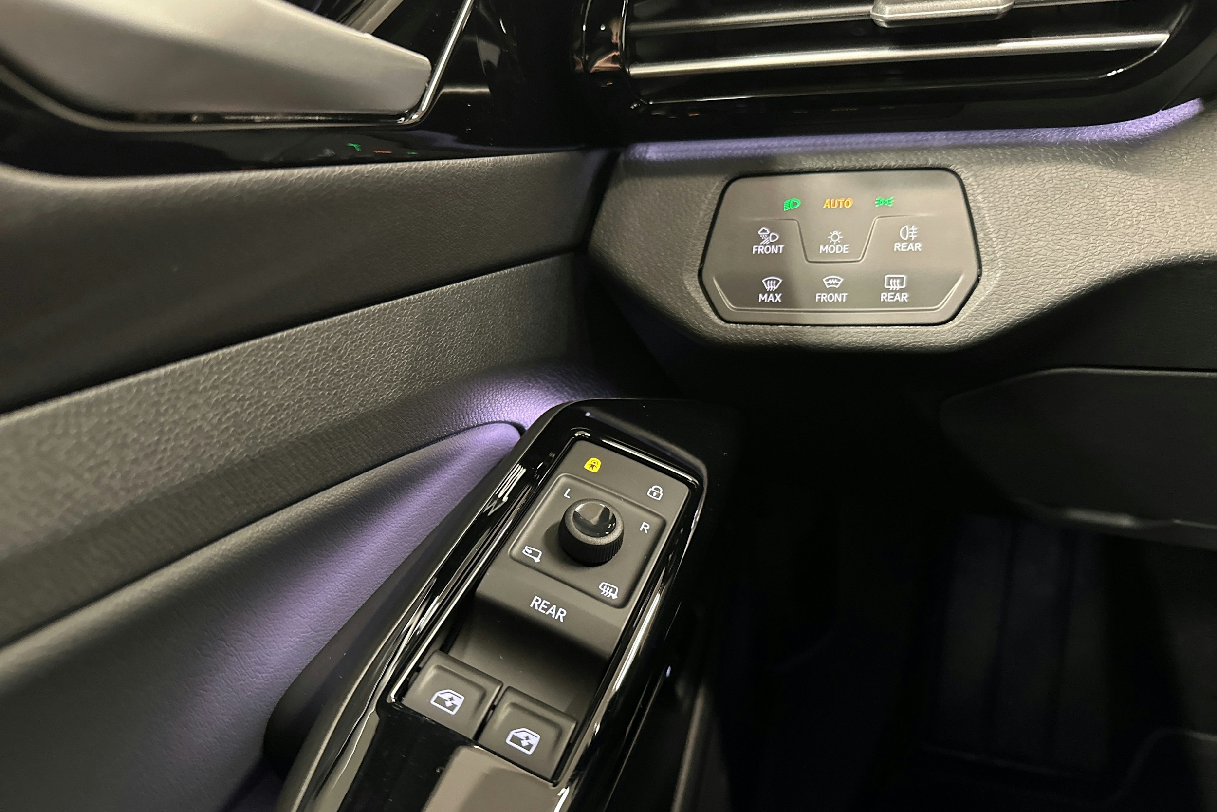 sininen Volkswagen ID.4 2025 kuva 17.