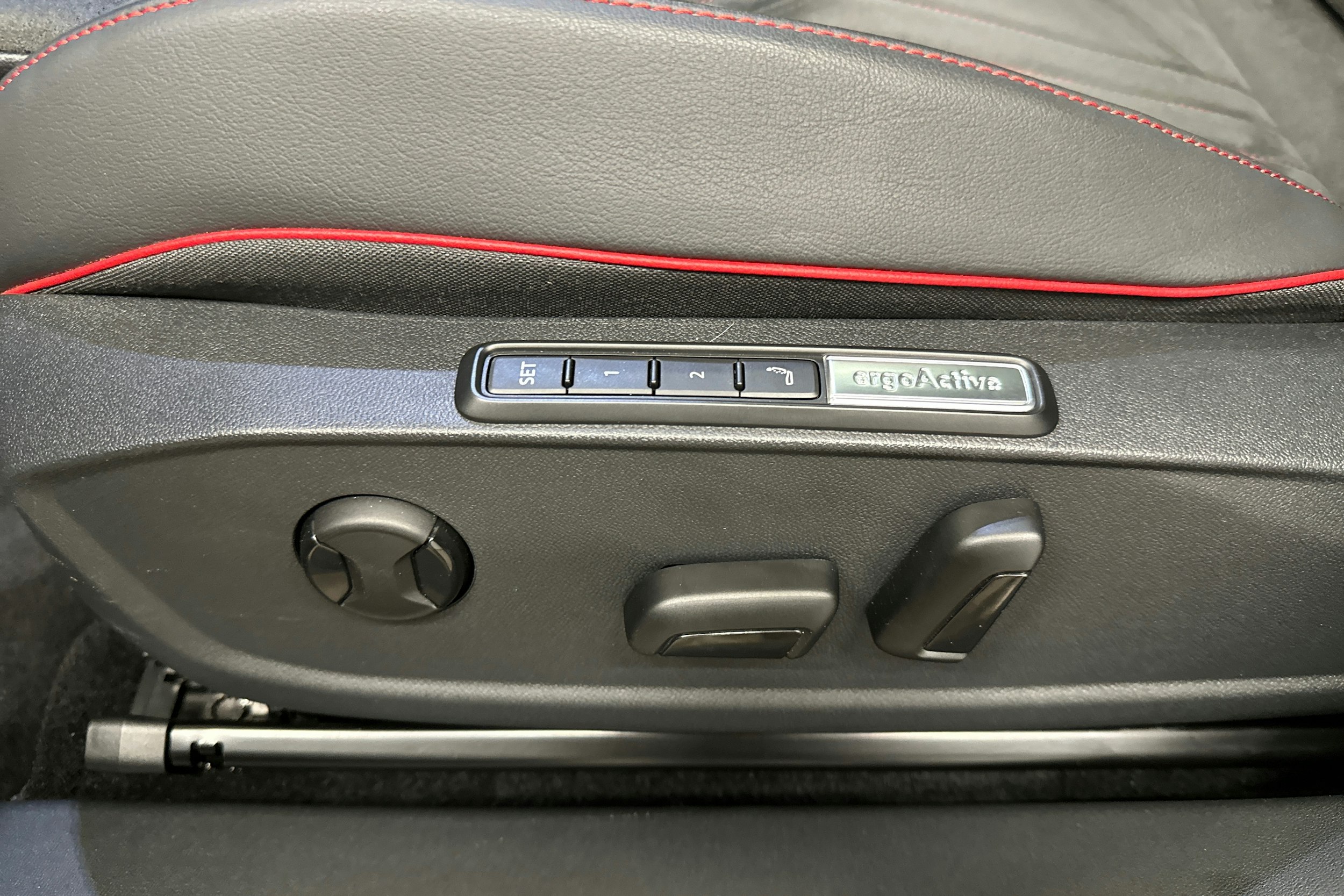 sininen Volkswagen ID.4 2025 kuva 30.