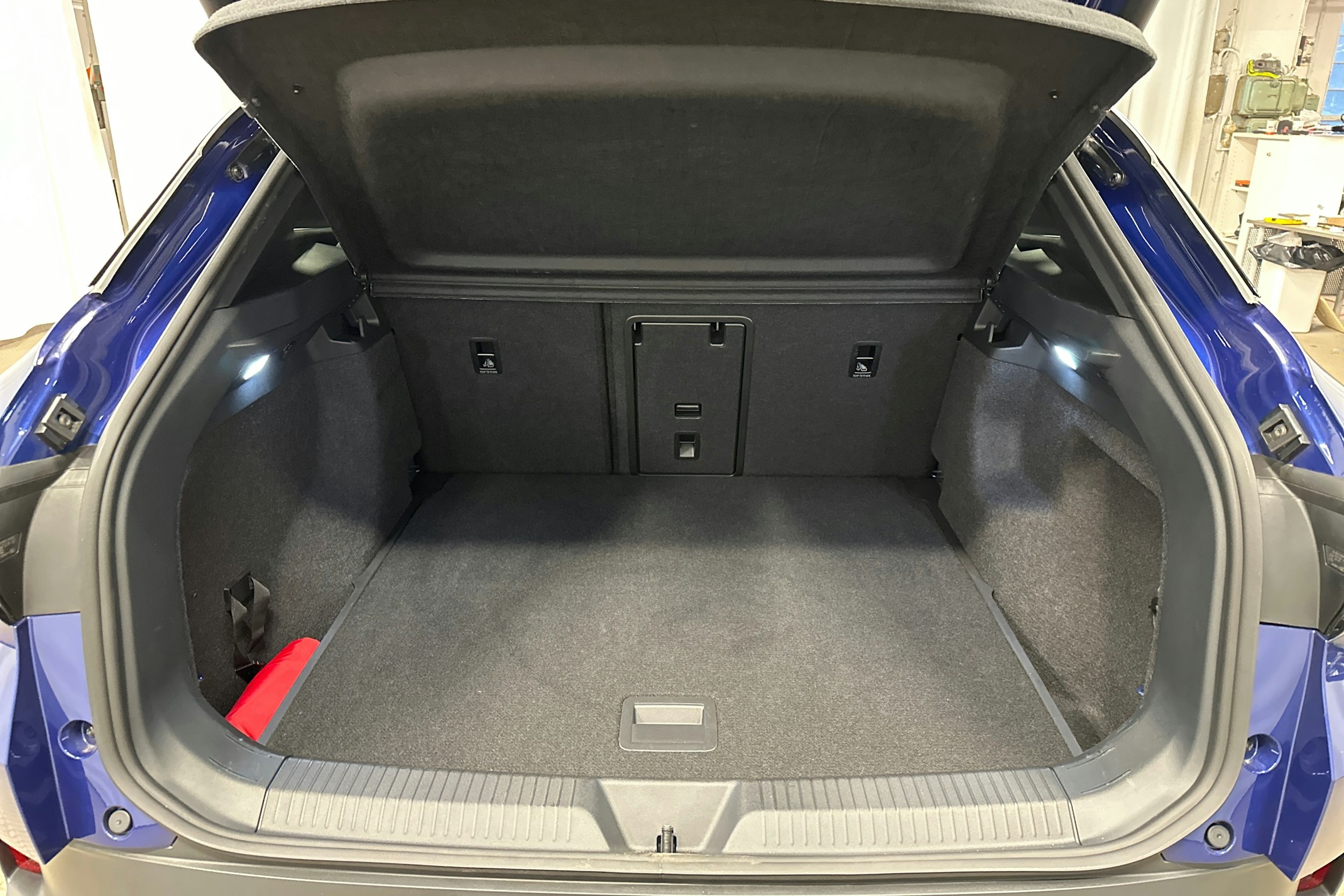 sininen Volkswagen ID.4 2025 kuva 32.