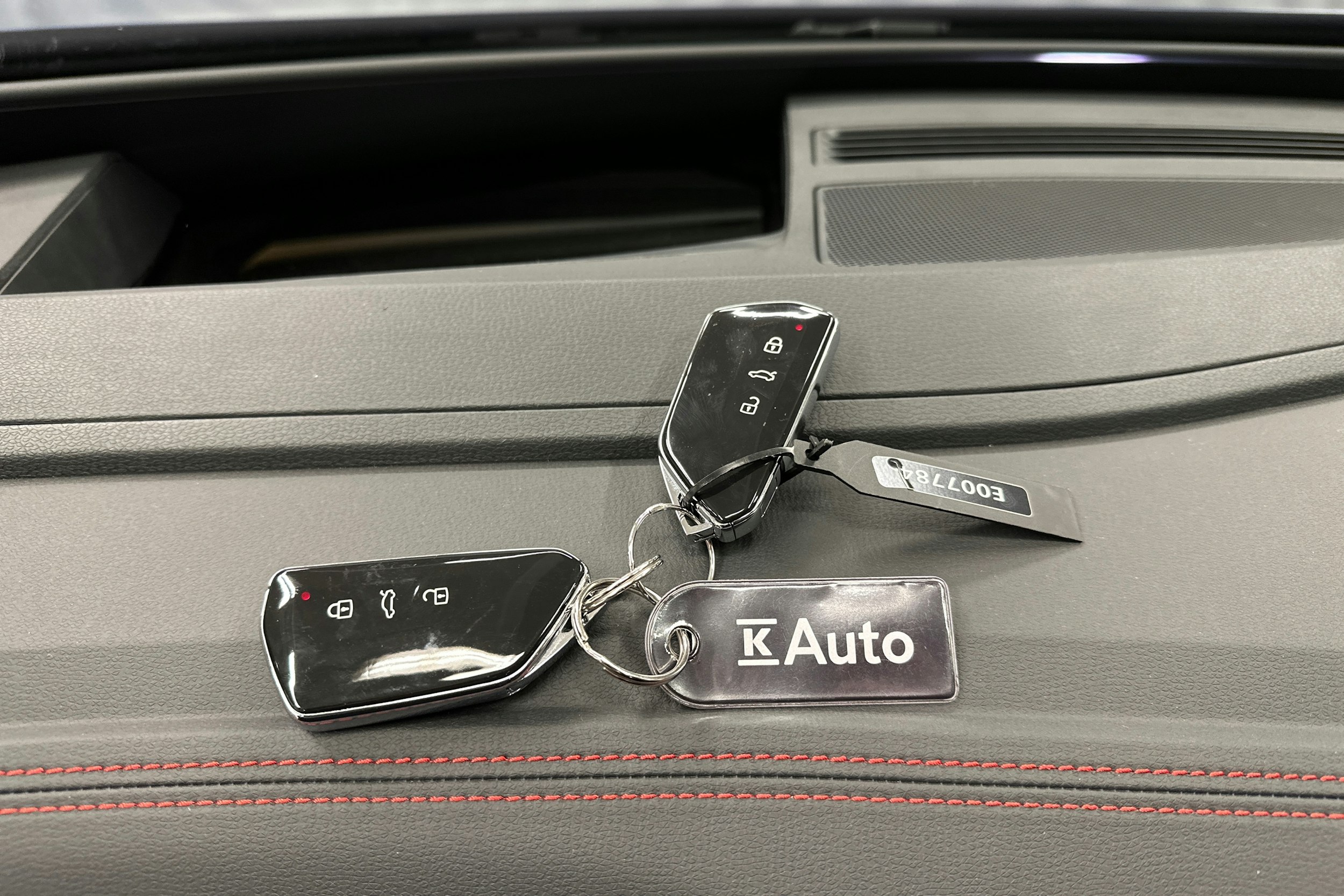 sininen Volkswagen ID.4 2025 kuva 36.