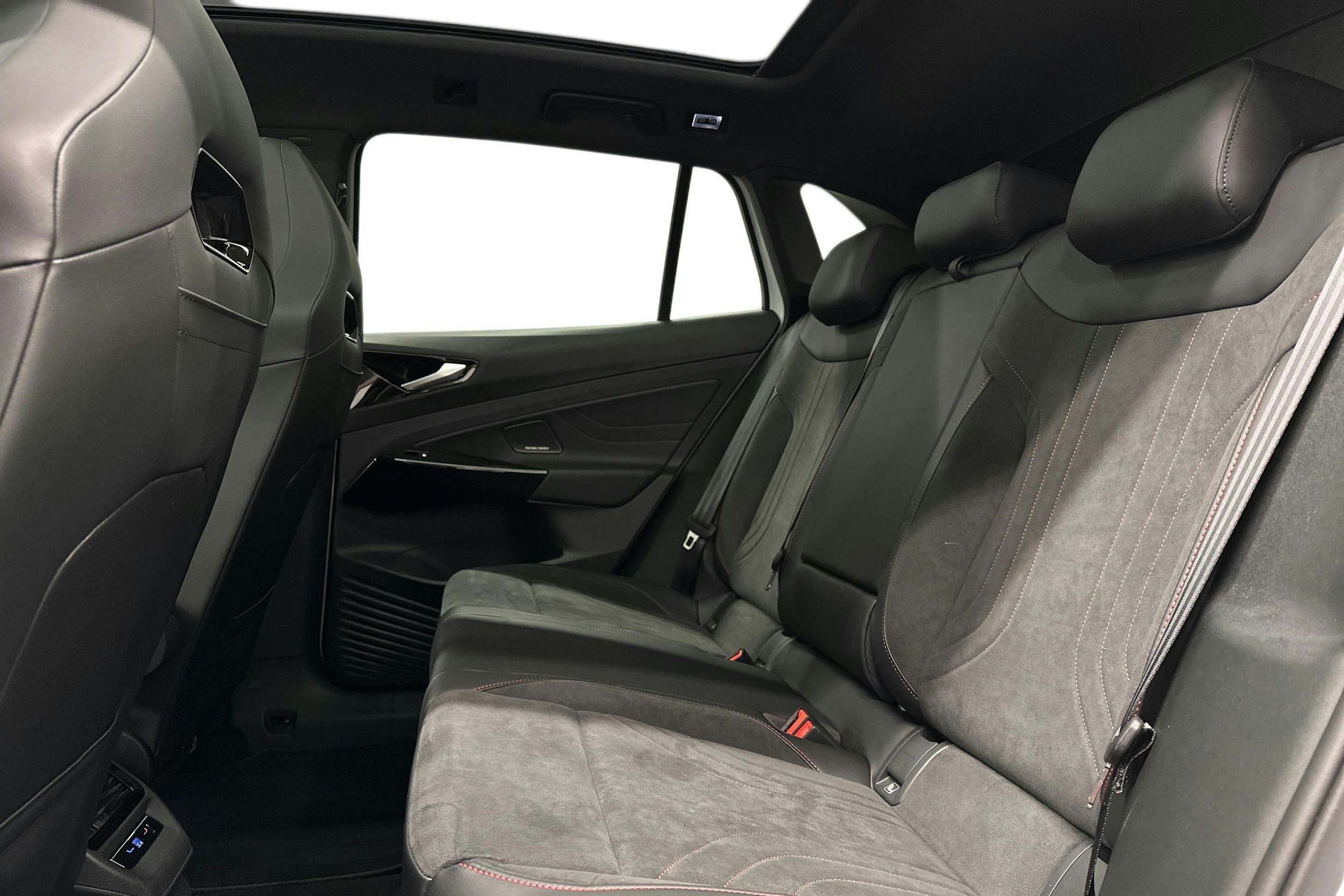 valkoinen Volkswagen ID.4 2025 kuva 10.