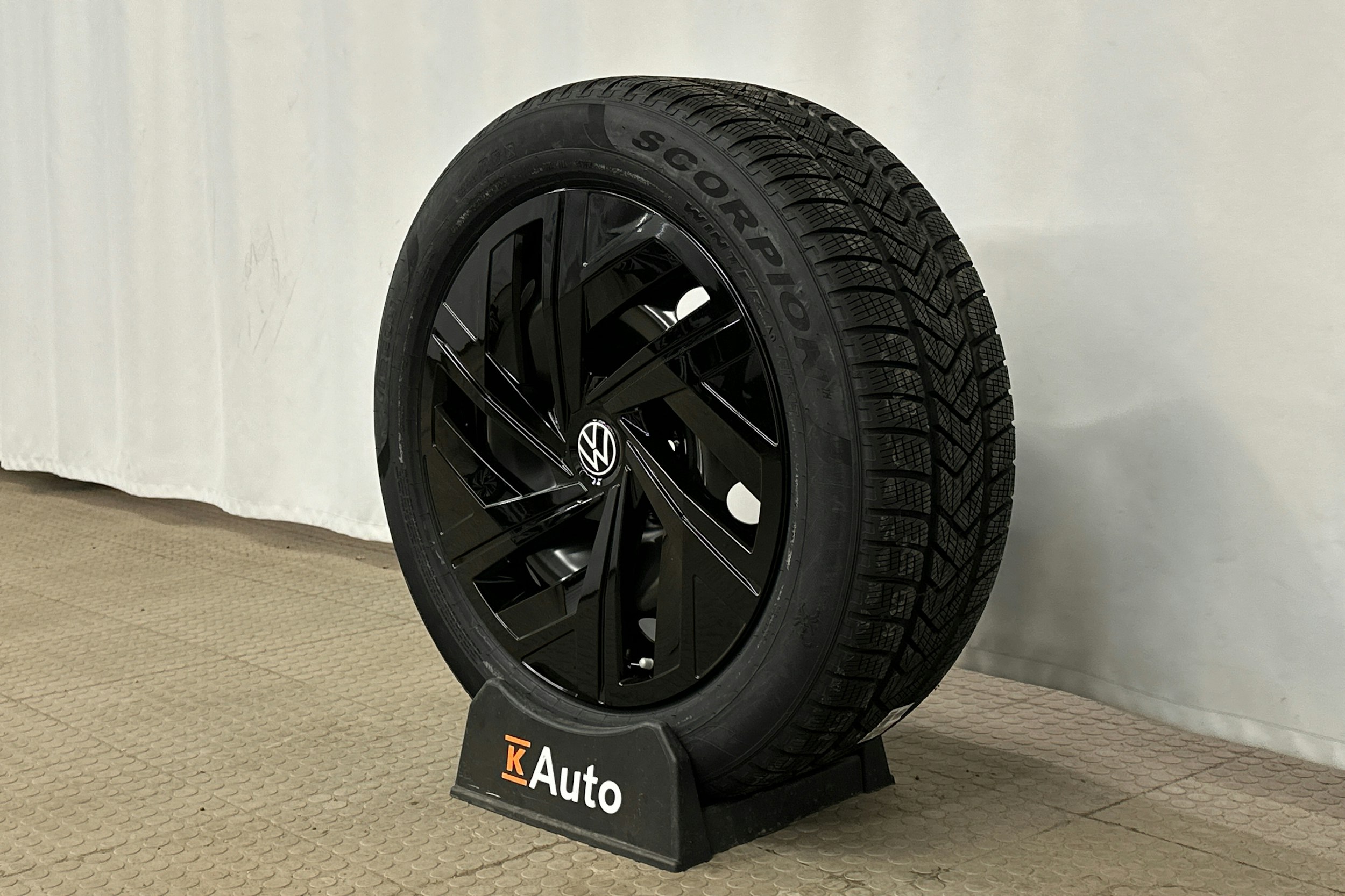 valkoinen Volkswagen ID.4 2025 kuva 13.