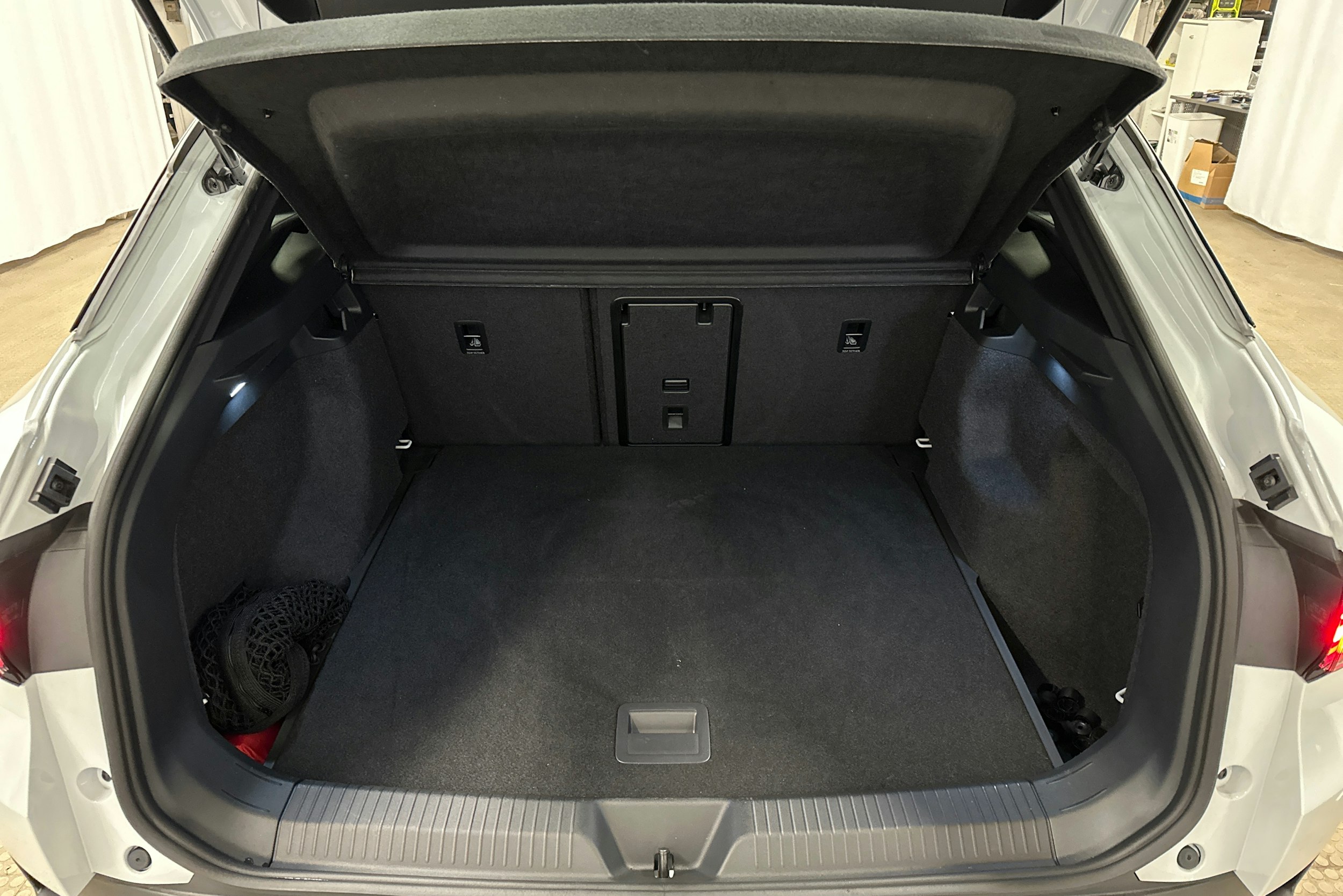 valkoinen Volkswagen ID.4 2025 kuva 14.