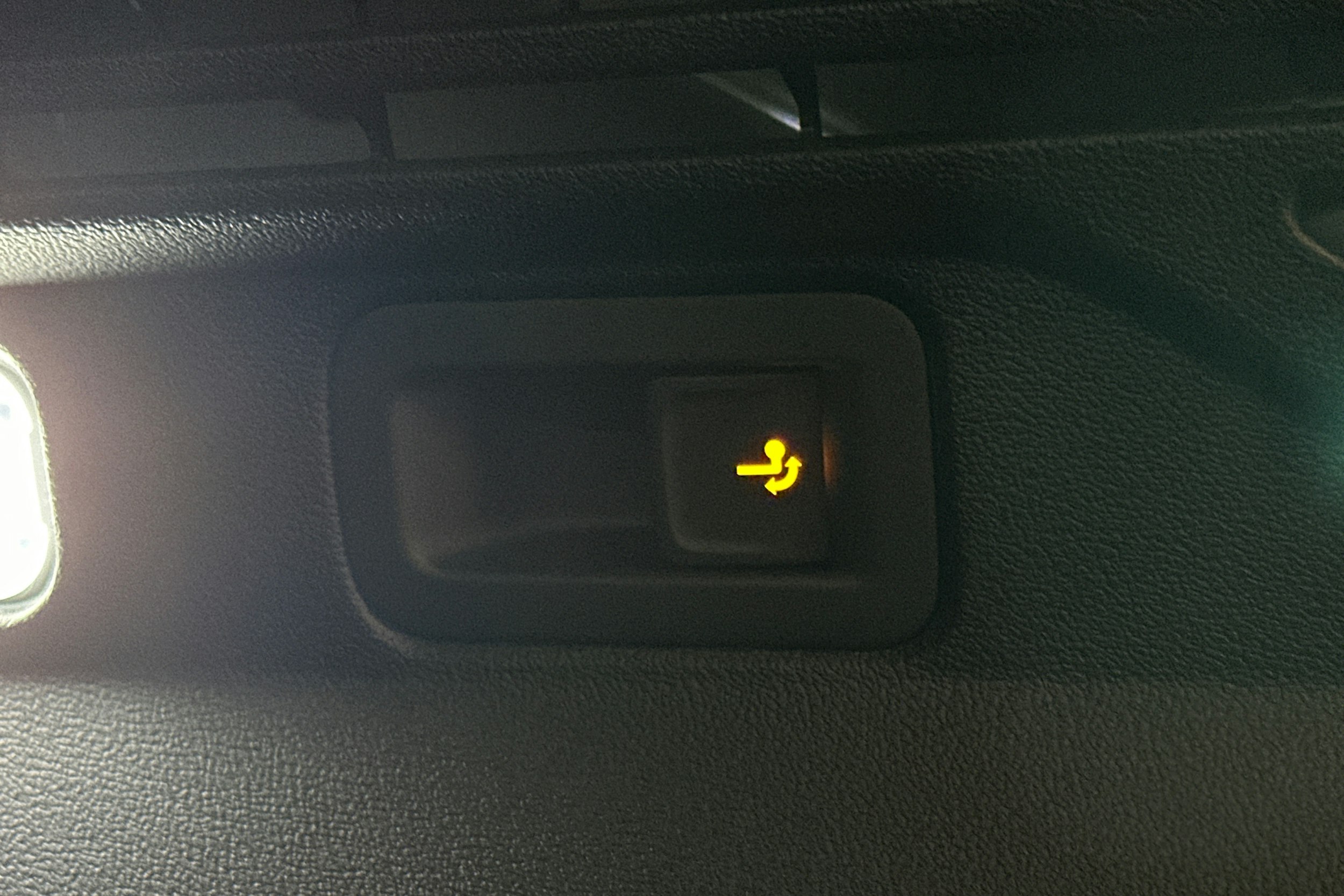 valkoinen Volkswagen ID.4 2025 kuva 15.