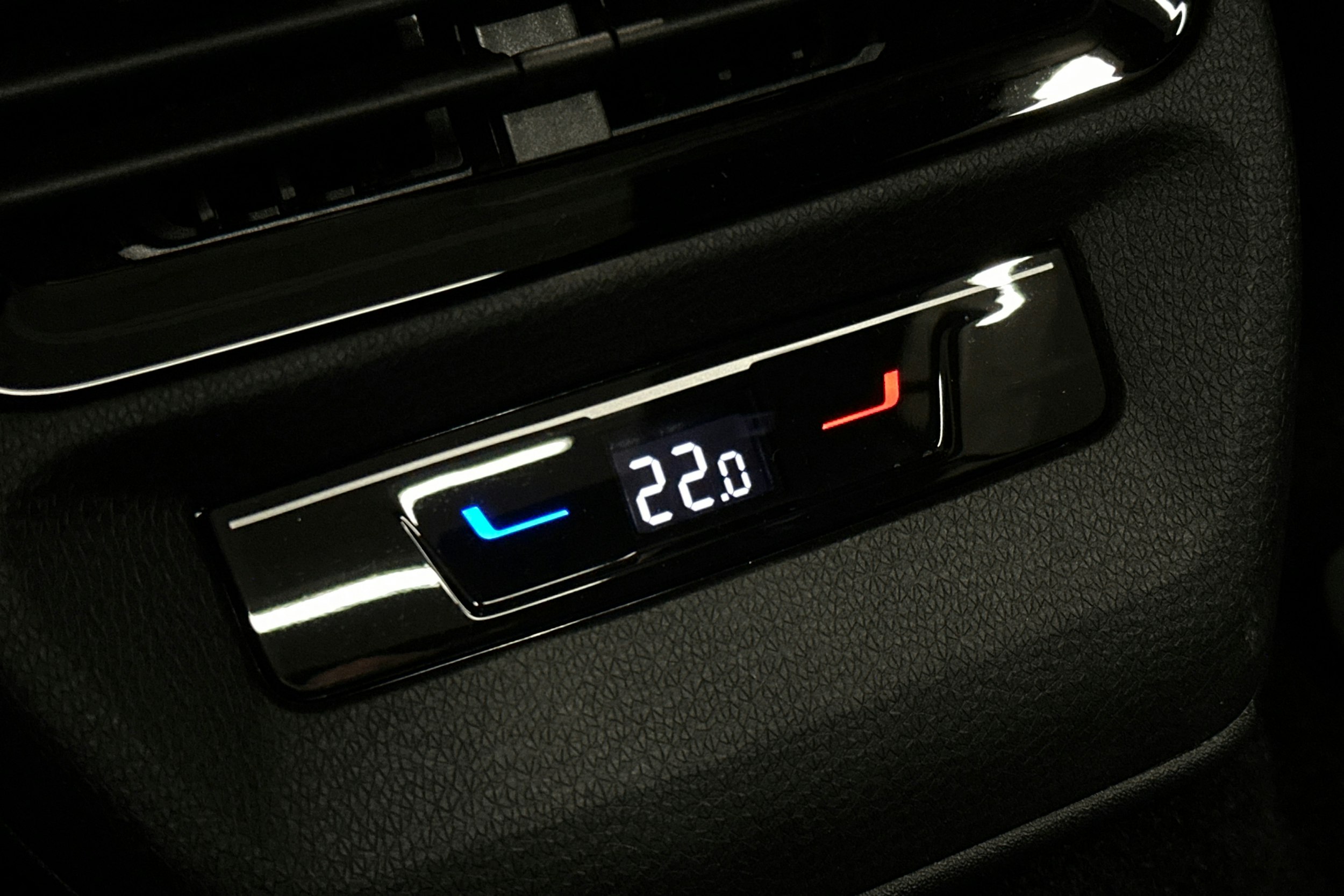 valkoinen Volkswagen ID.4 2025 kuva 16.