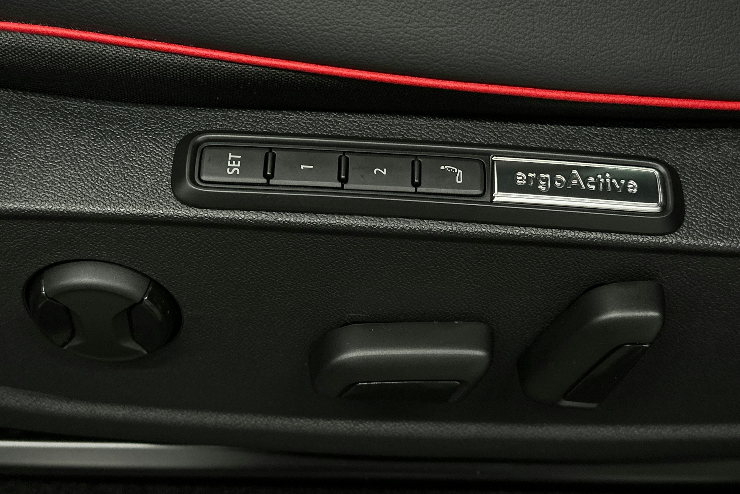 valkoinen Volkswagen ID.4 2025 kuva 18.