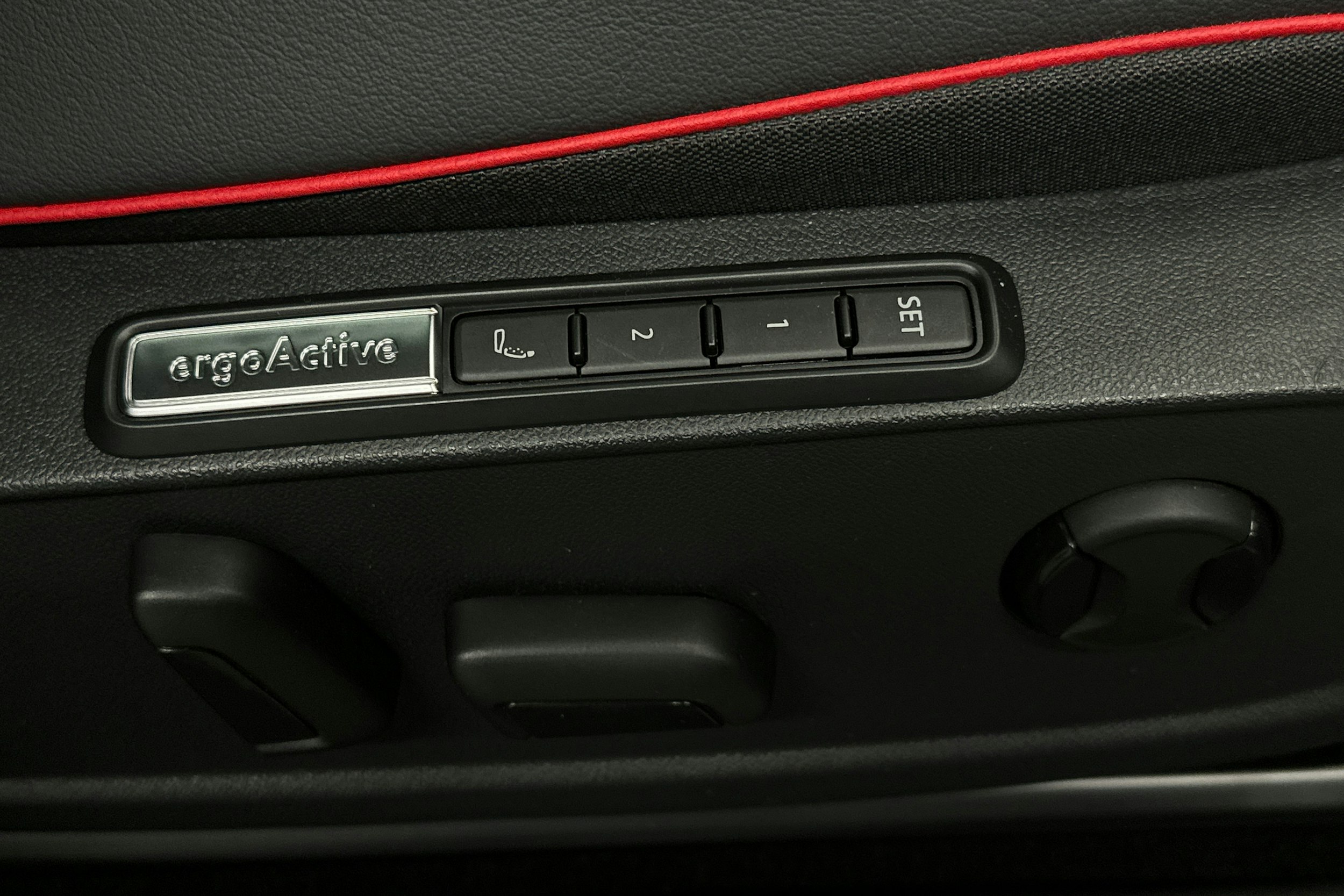 valkoinen Volkswagen ID.4 2025 kuva 19.