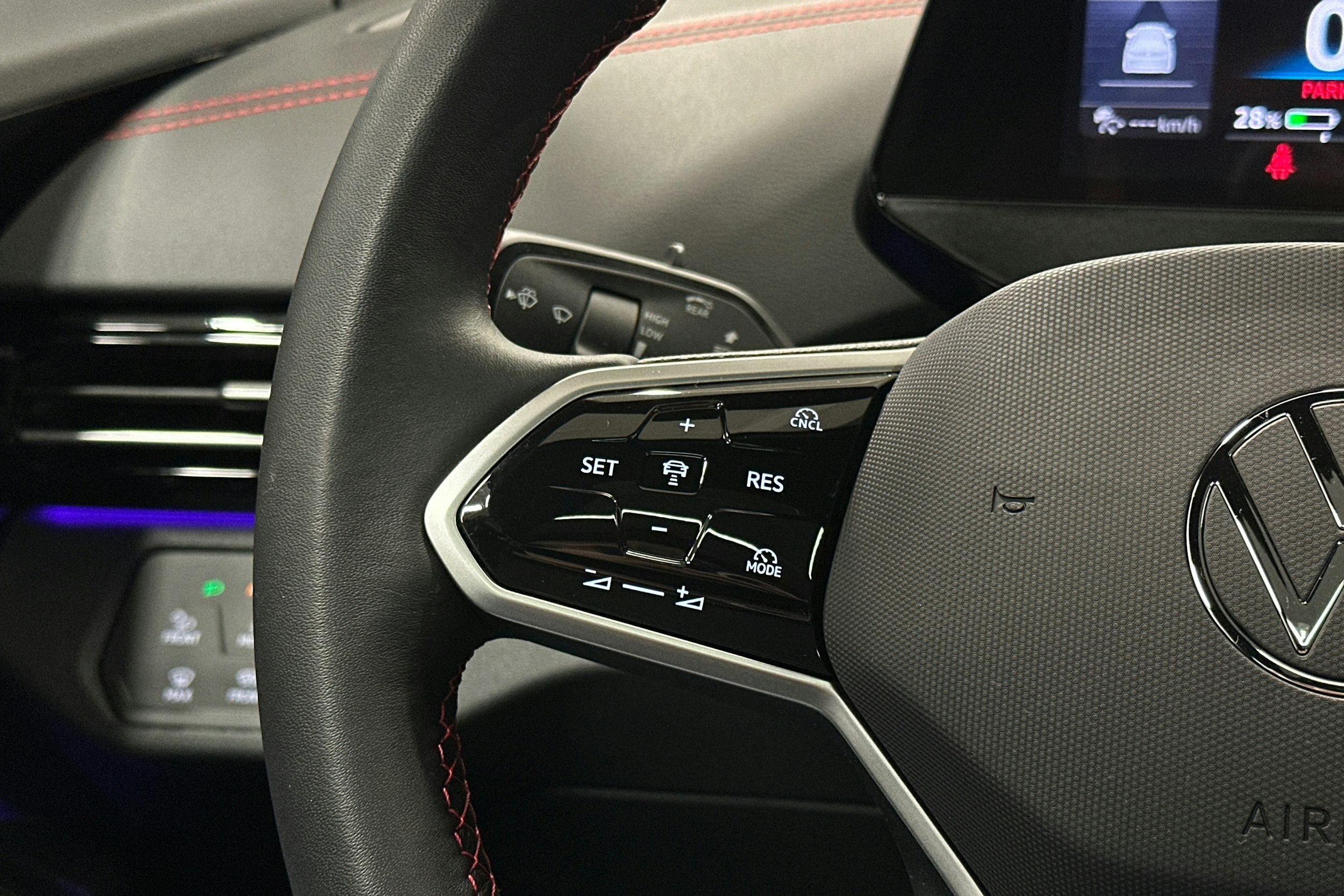 valkoinen Volkswagen ID.4 2025 kuva 21.