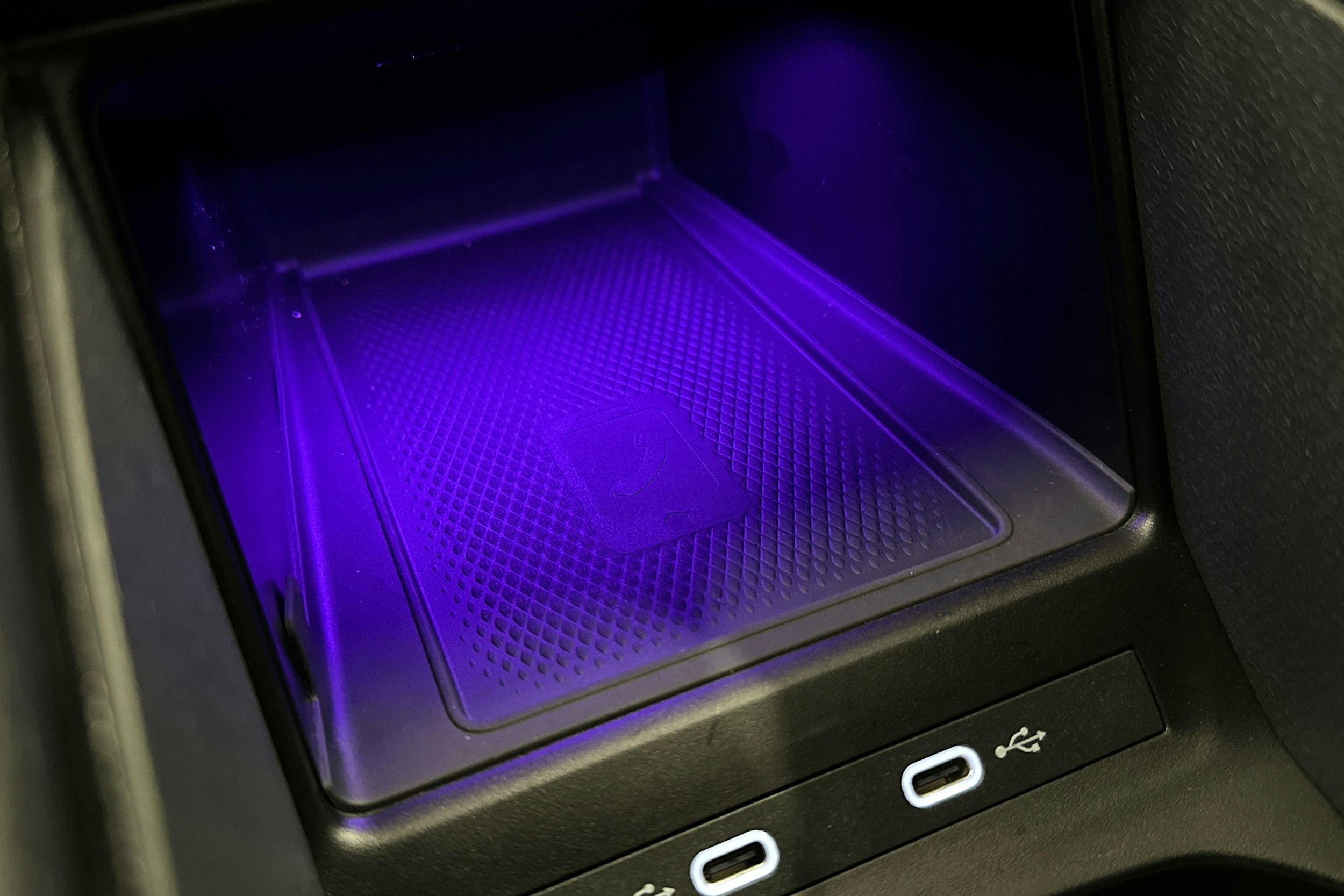 valkoinen Volkswagen ID.4 2025 kuva 35.