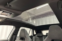 valkoinen Volkswagen ID.4 2025 kuva 36.