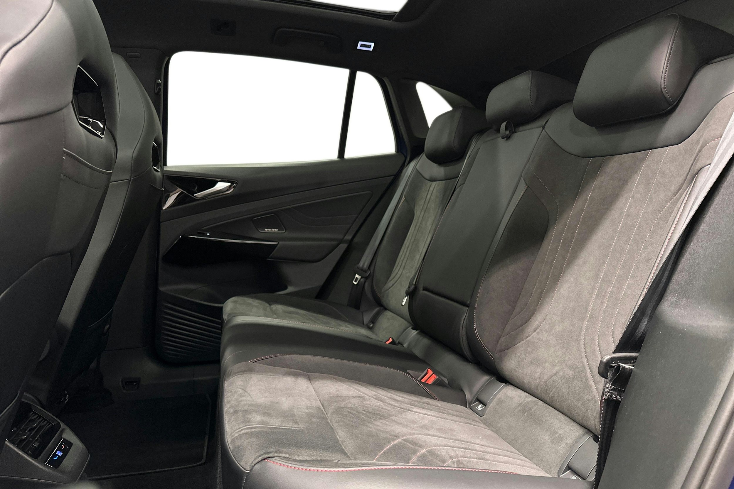 sininen Volkswagen ID.4 2025 kuva 10.