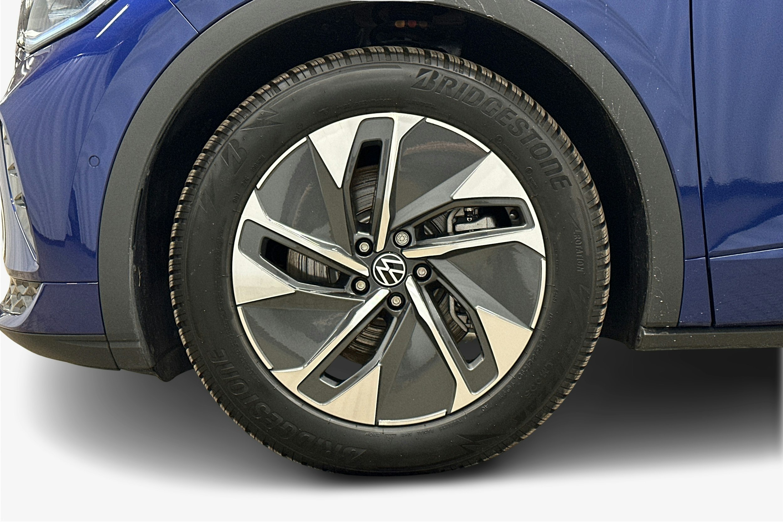 sininen Volkswagen ID.4 2025 kuva 11.