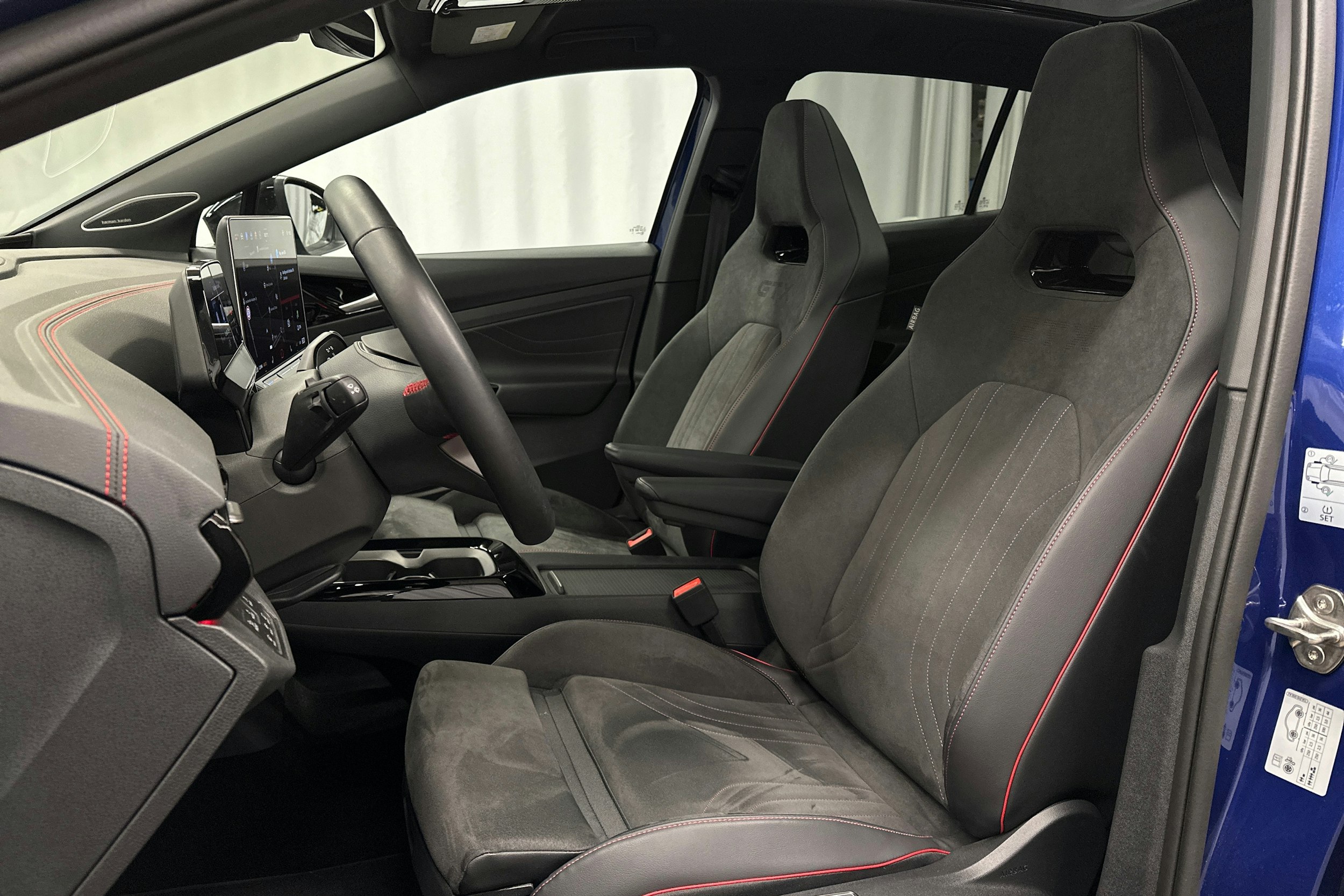 sininen Volkswagen ID.4 2025 kuva 17.