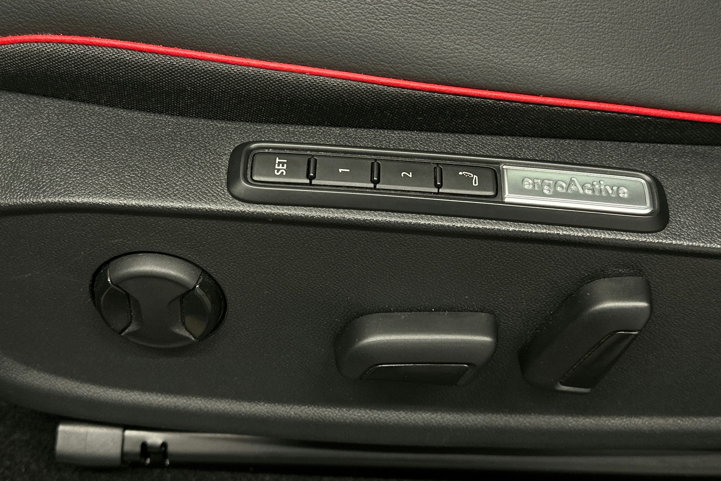 sininen Volkswagen ID.4 2025 kuva 18.