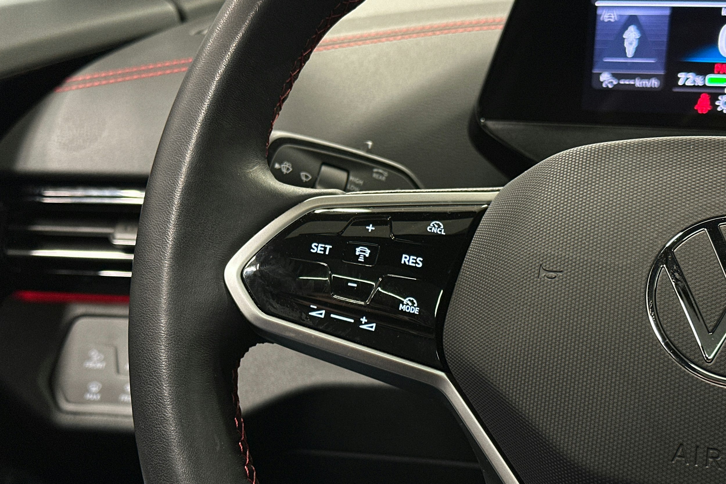 sininen Volkswagen ID.4 2025 kuva 21.