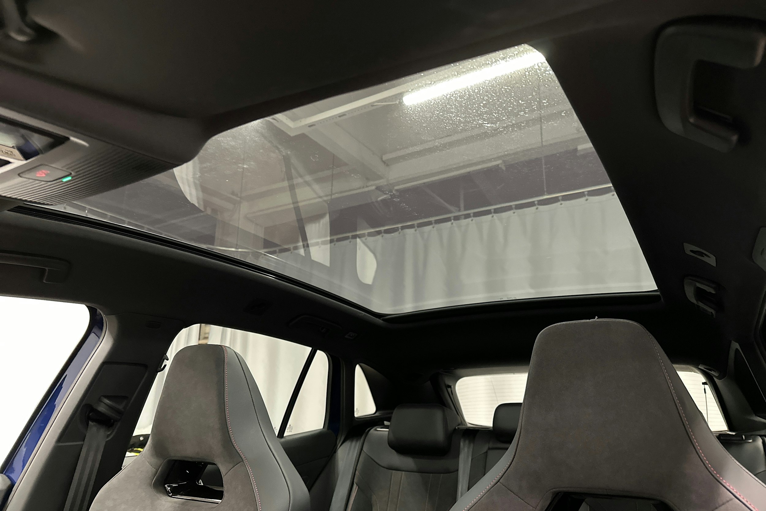 sininen Volkswagen ID.4 2025 kuva 36.