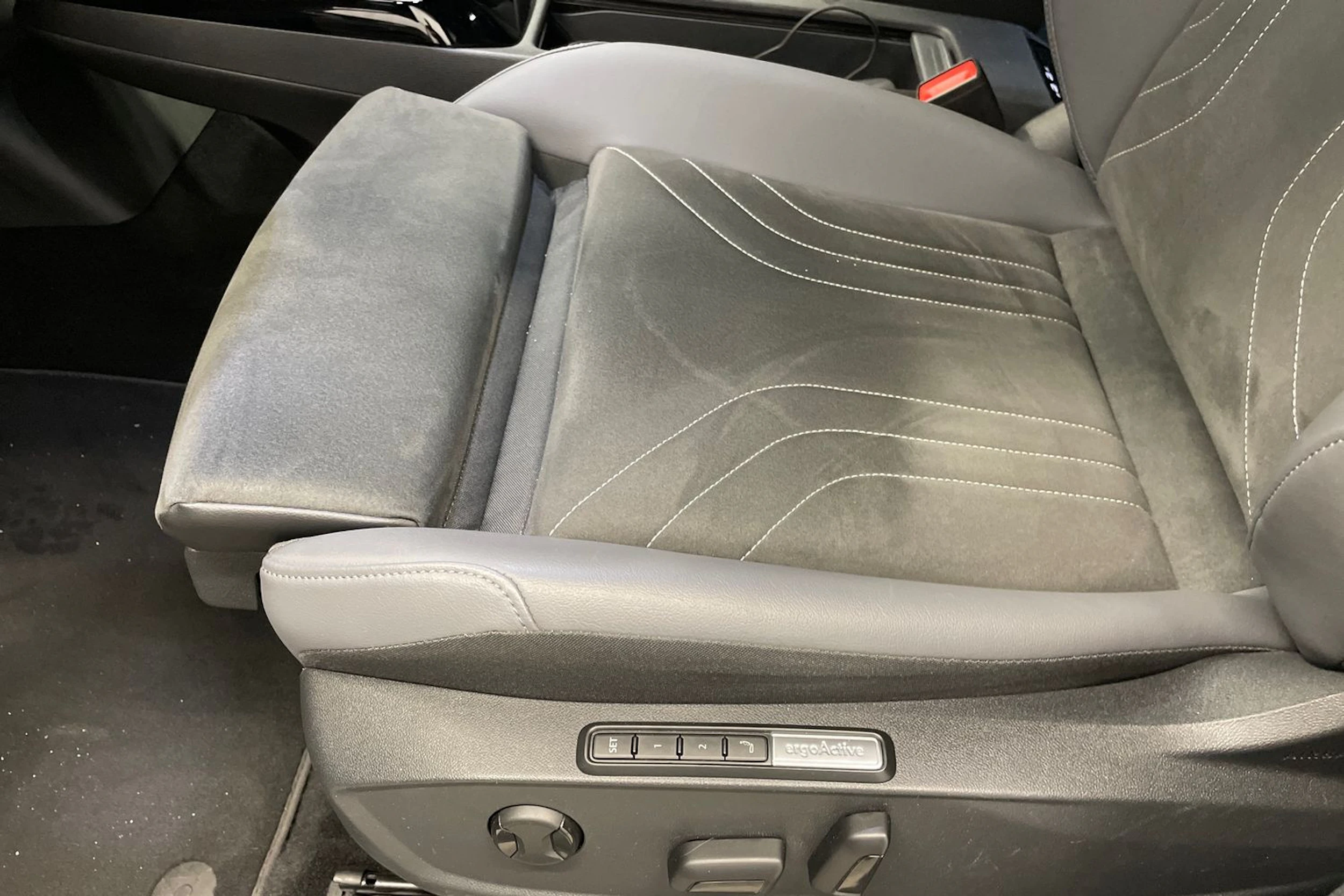 sininen Volkswagen ID.4 2025 kuva 10.