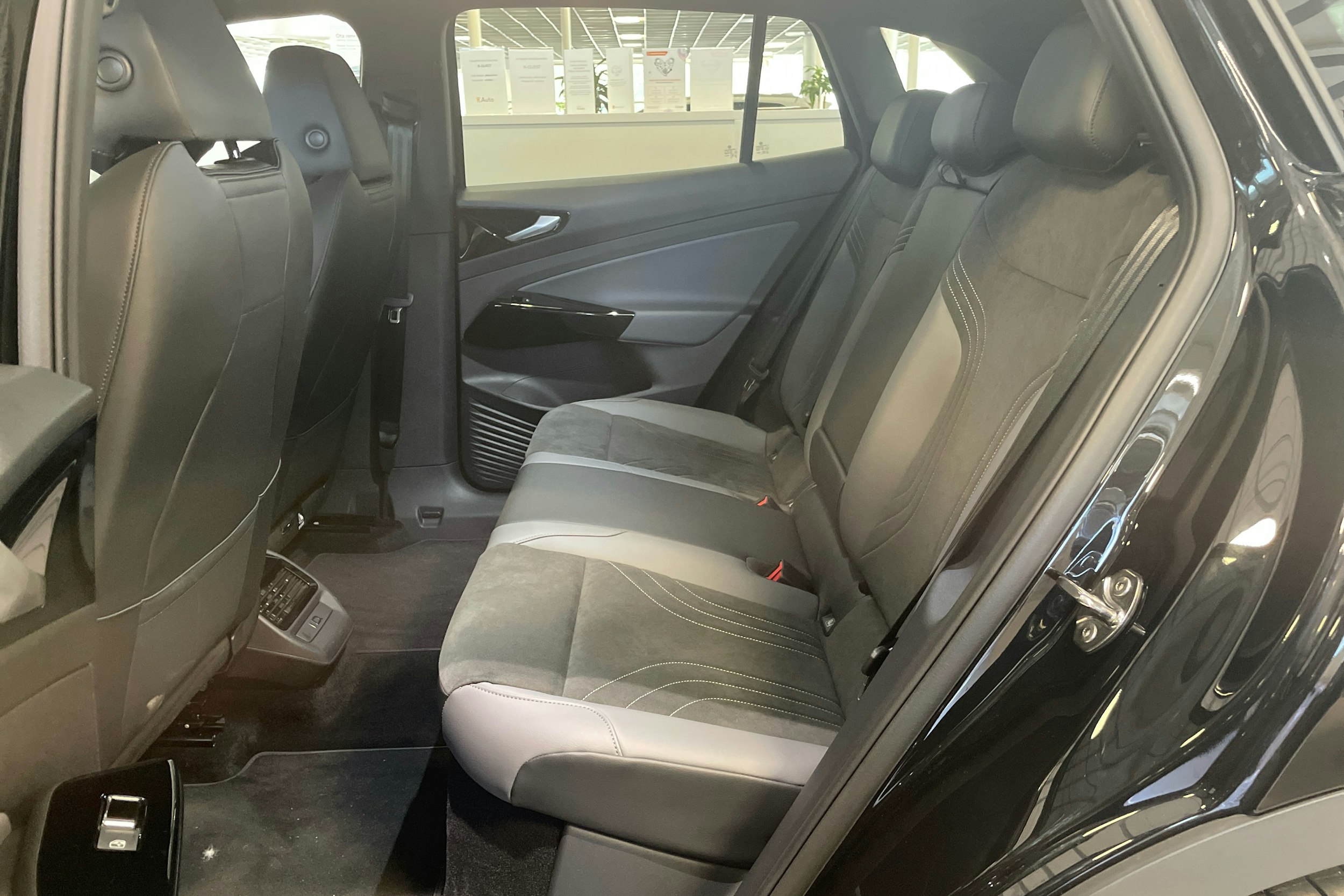 harmaa Volkswagen ID.4 2025 kuva 8.