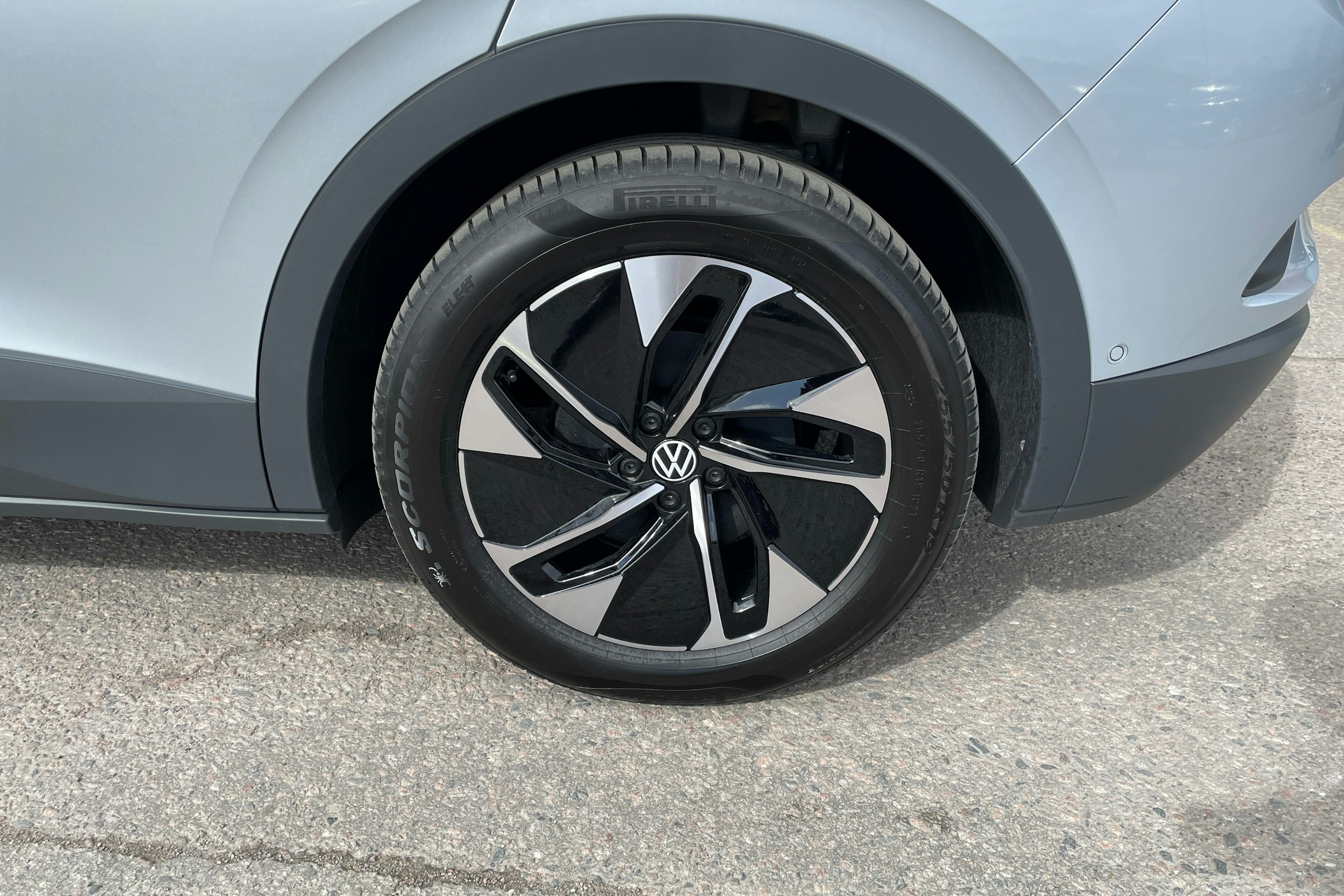 harmaa Volkswagen ID.4 2025 kuva 9.