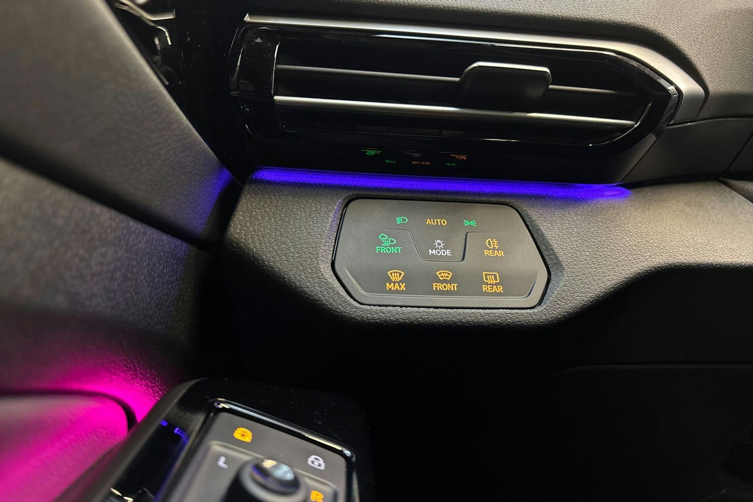 harmaa Volkswagen ID.4 2025 kuva 15.