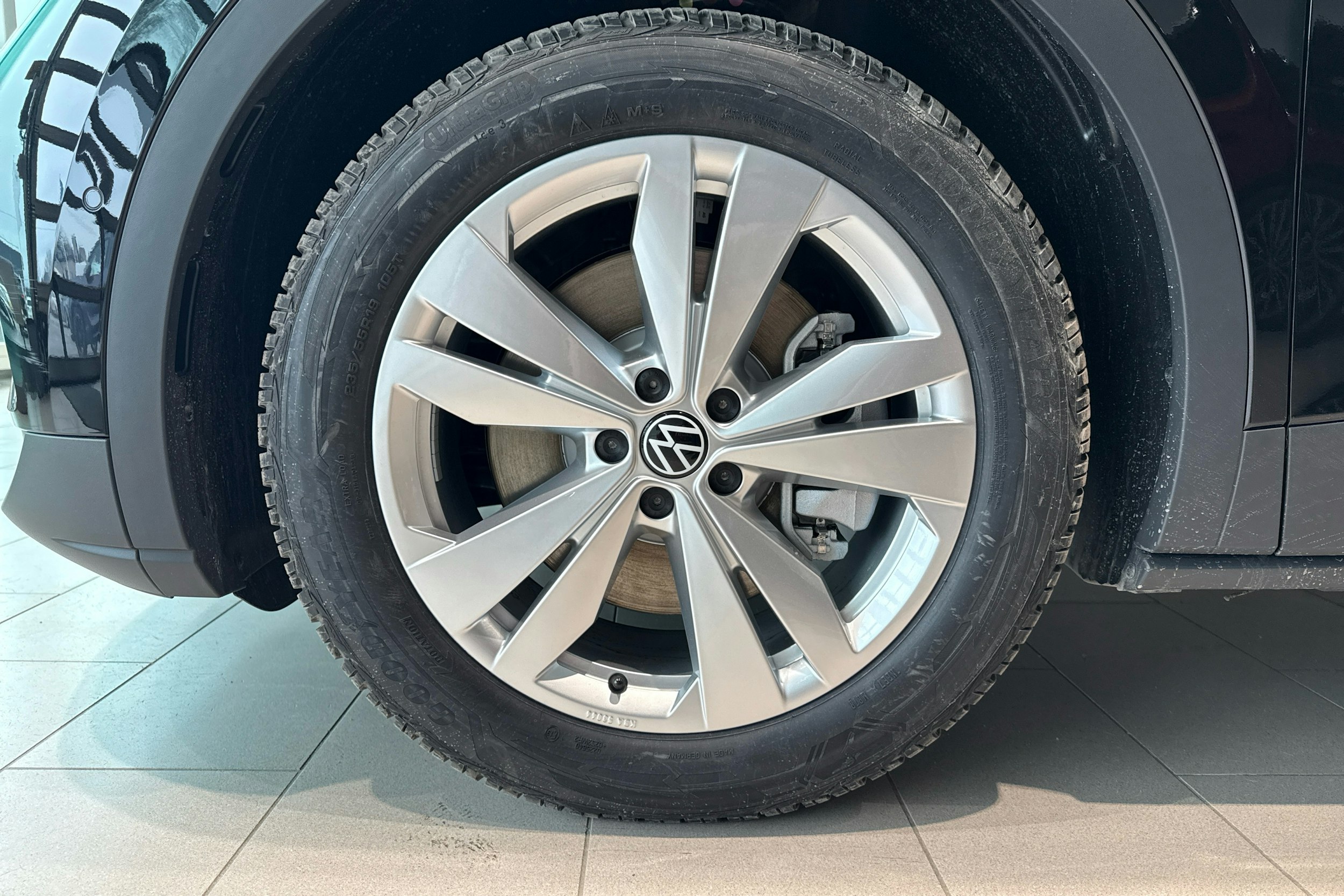 musta Volkswagen ID.4 2025 kuva 9.