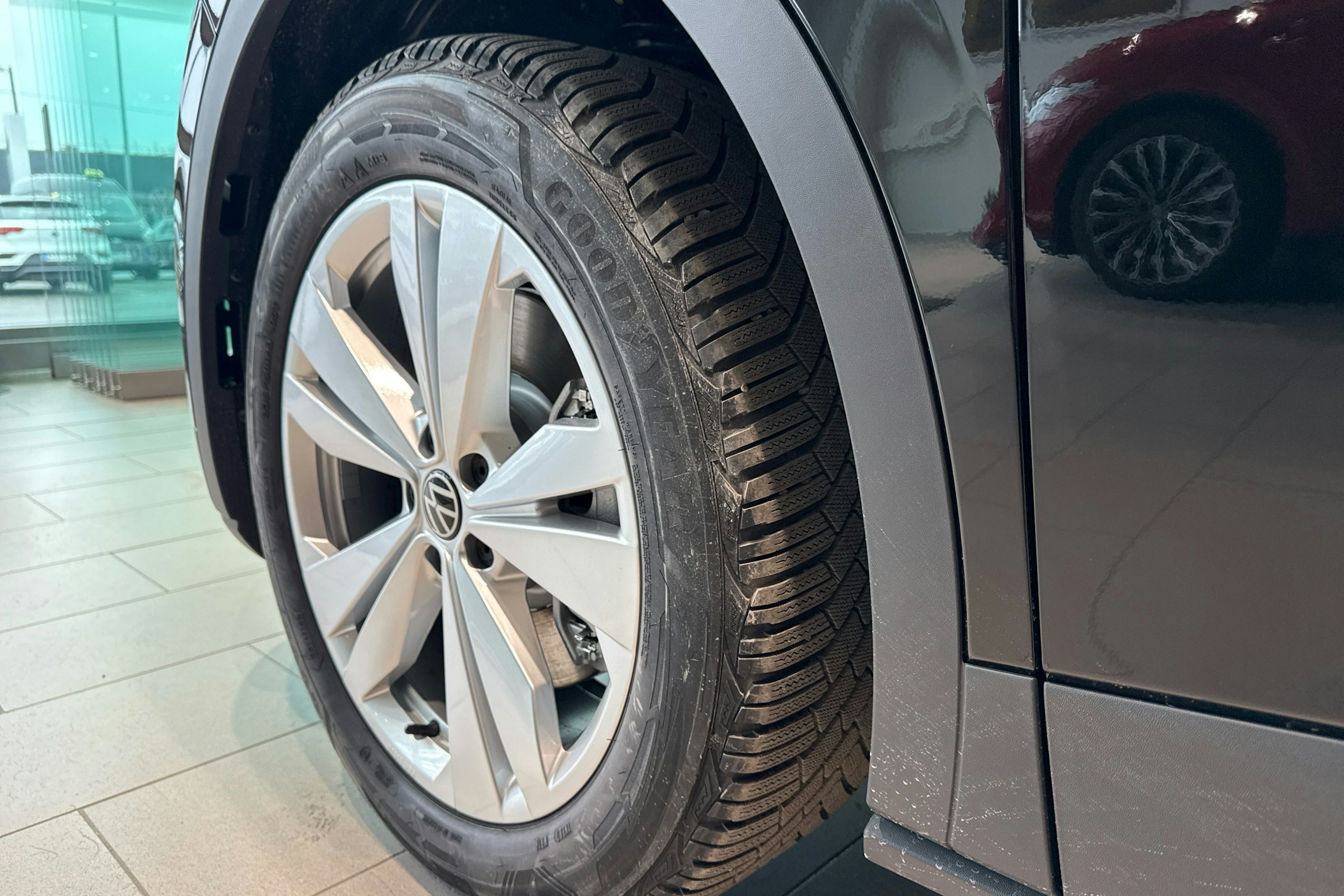 musta Volkswagen ID.4 2025 kuva 10.