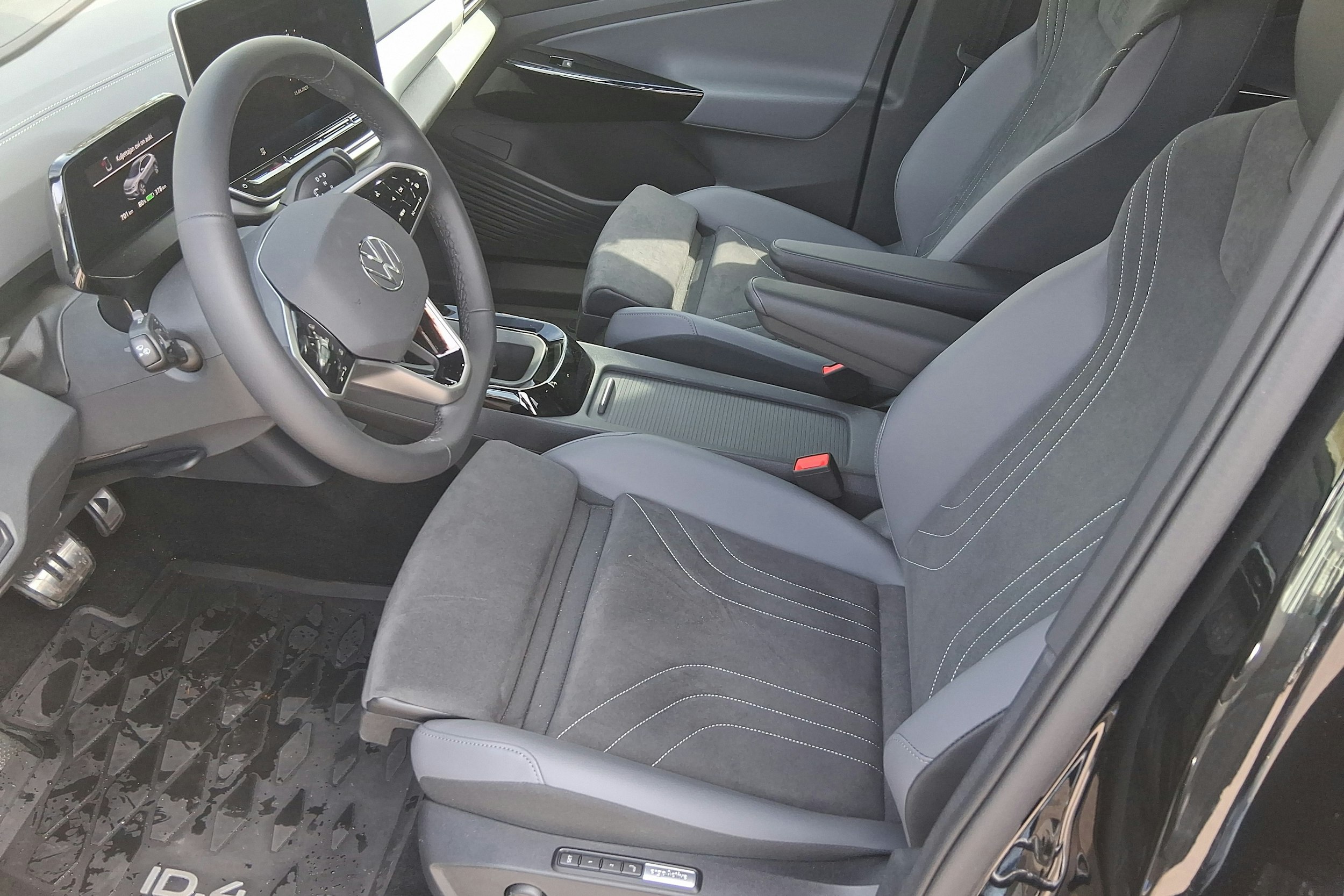 musta Volkswagen ID.4 2025 kuva 6.