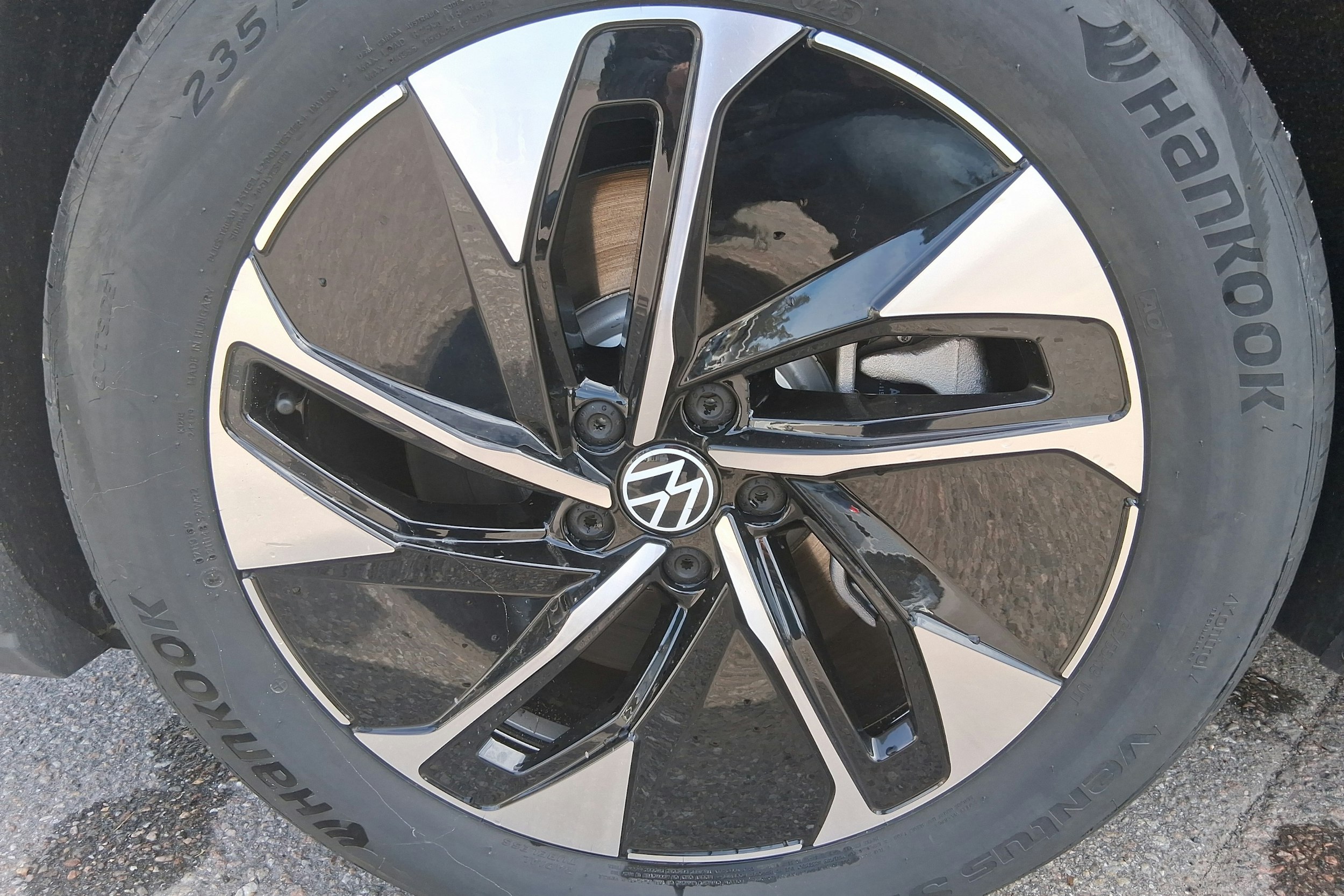 musta Volkswagen ID.4 2025 kuva 9.