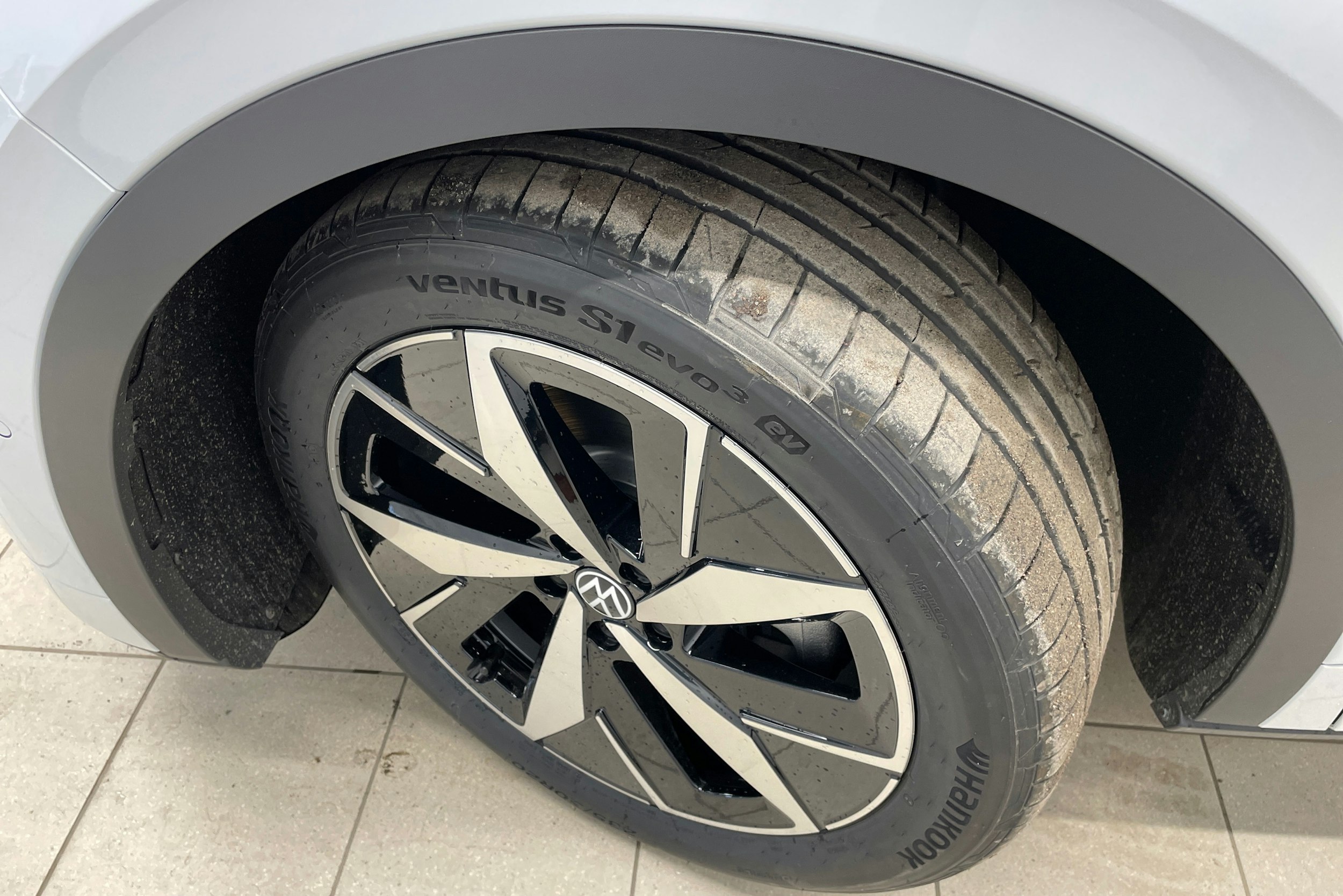 valkoinen Volkswagen ID.4 2025 kuva 10.