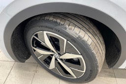 valkoinen Volkswagen ID.4 2025 kuva 10.