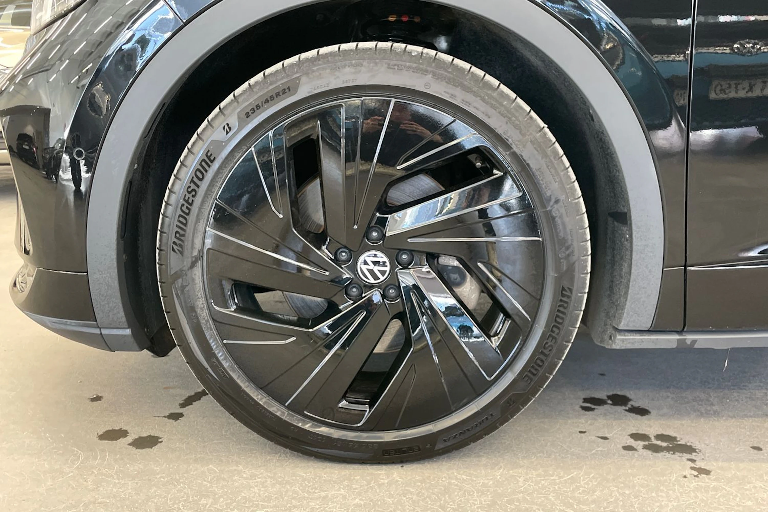 musta Volkswagen ID.4 2025 kuva 10.