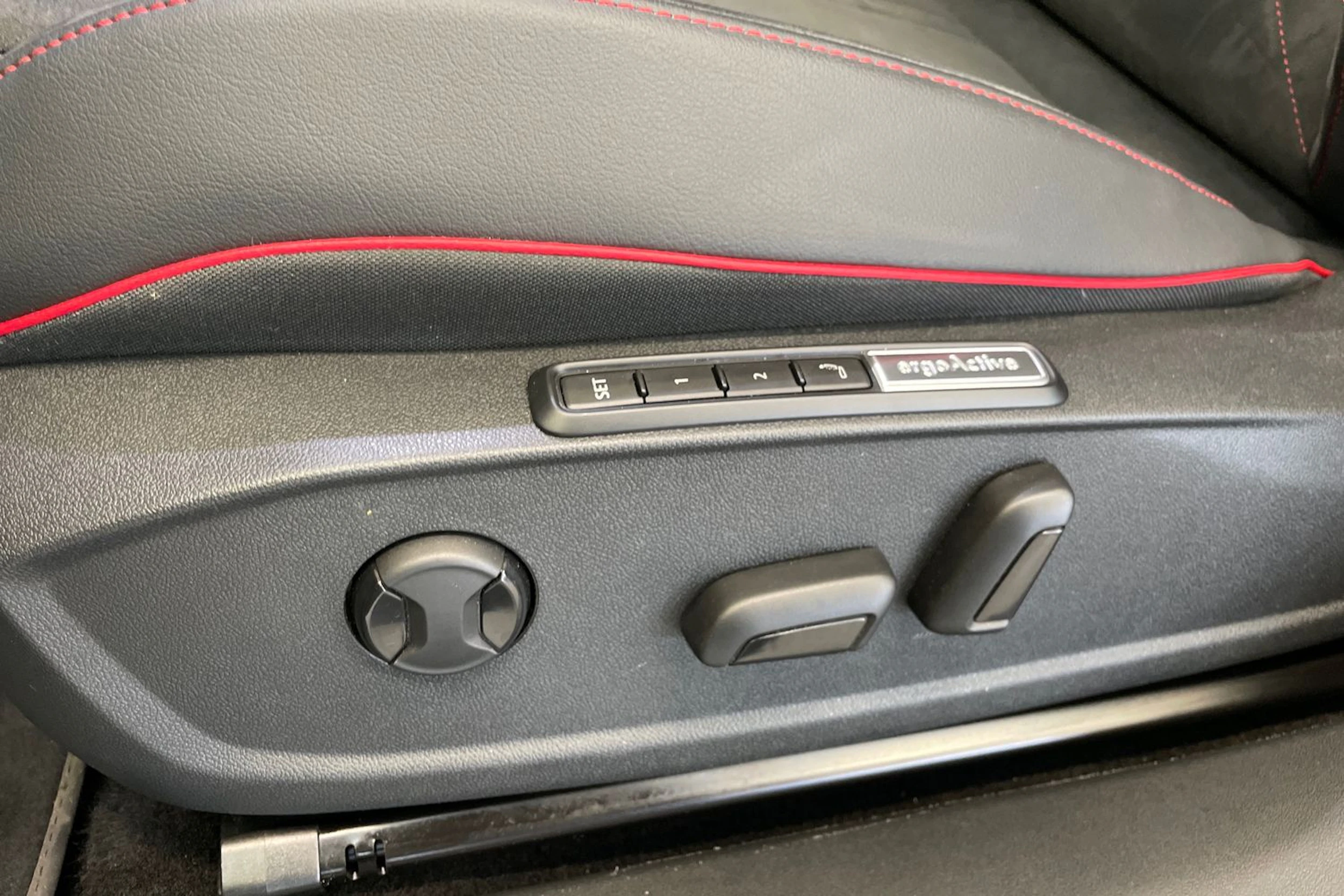 musta Volkswagen ID.4 2025 kuva 11.