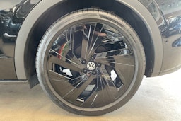 musta Volkswagen ID.4 2025 kuva 9.