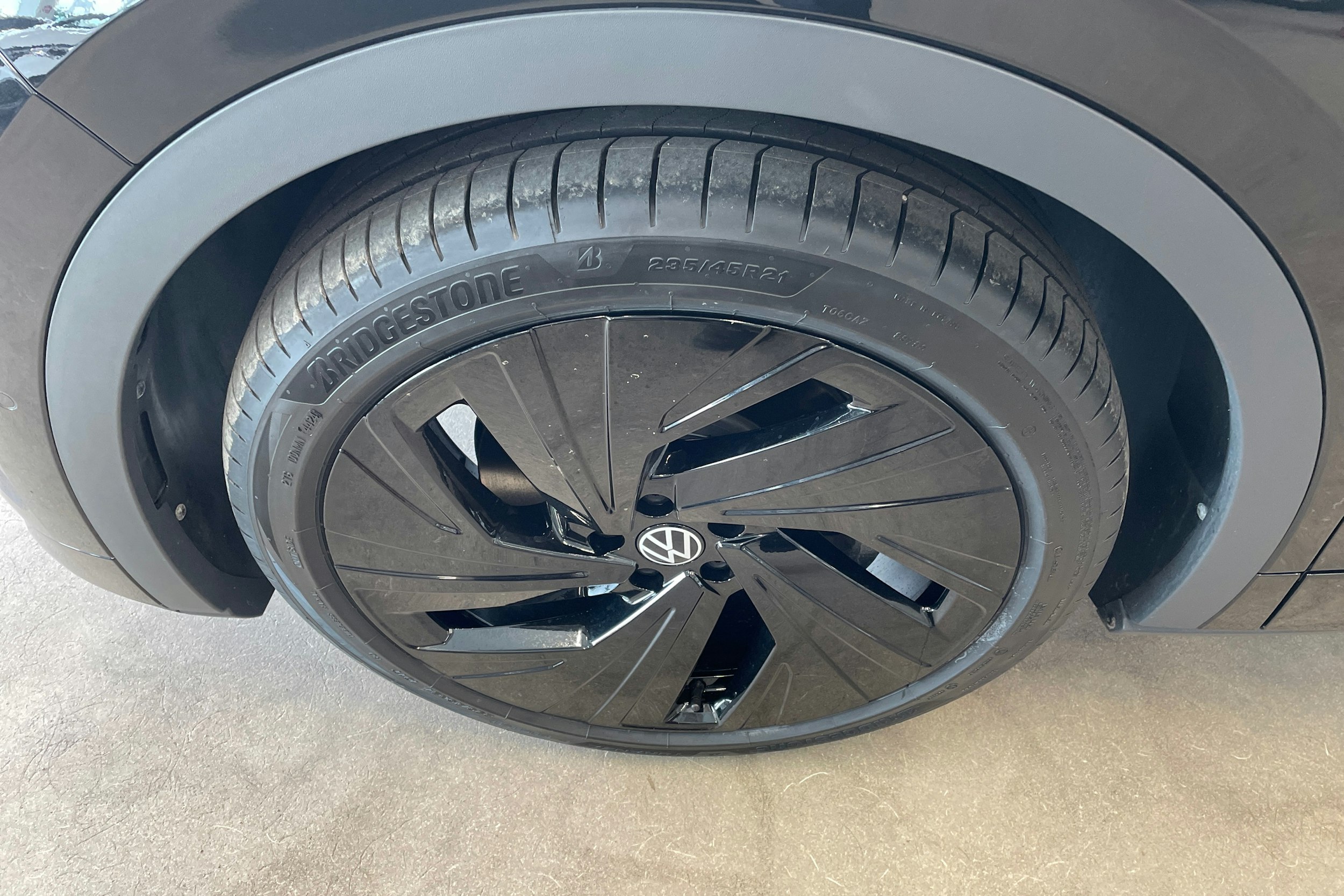 musta Volkswagen ID.4 2025 kuva 10.