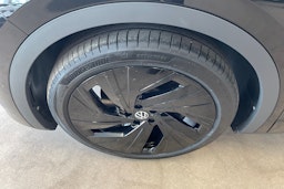 musta Volkswagen ID.4 2025 kuva 10.