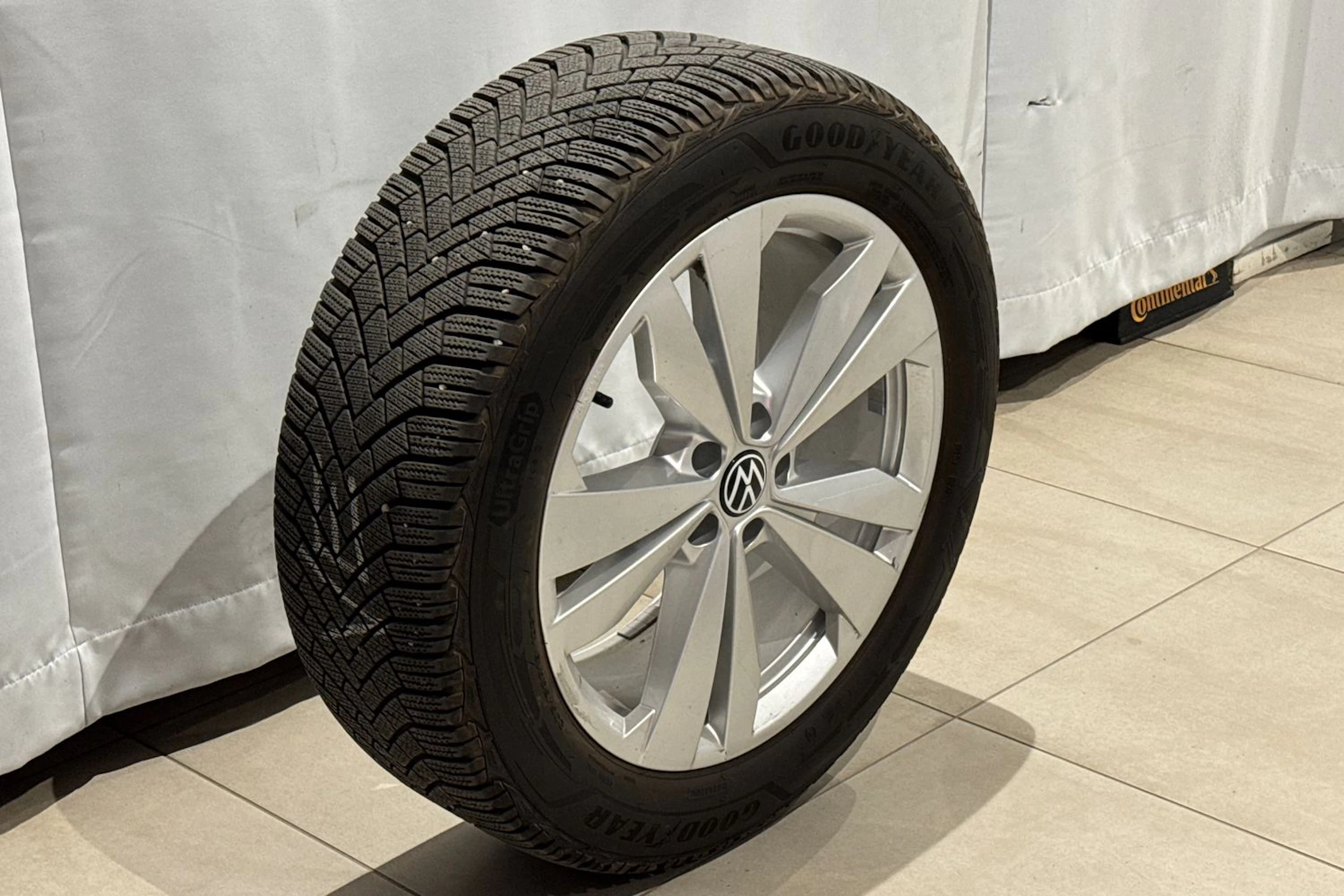met. sininen Volkswagen ID.4 2025 kuva 11.