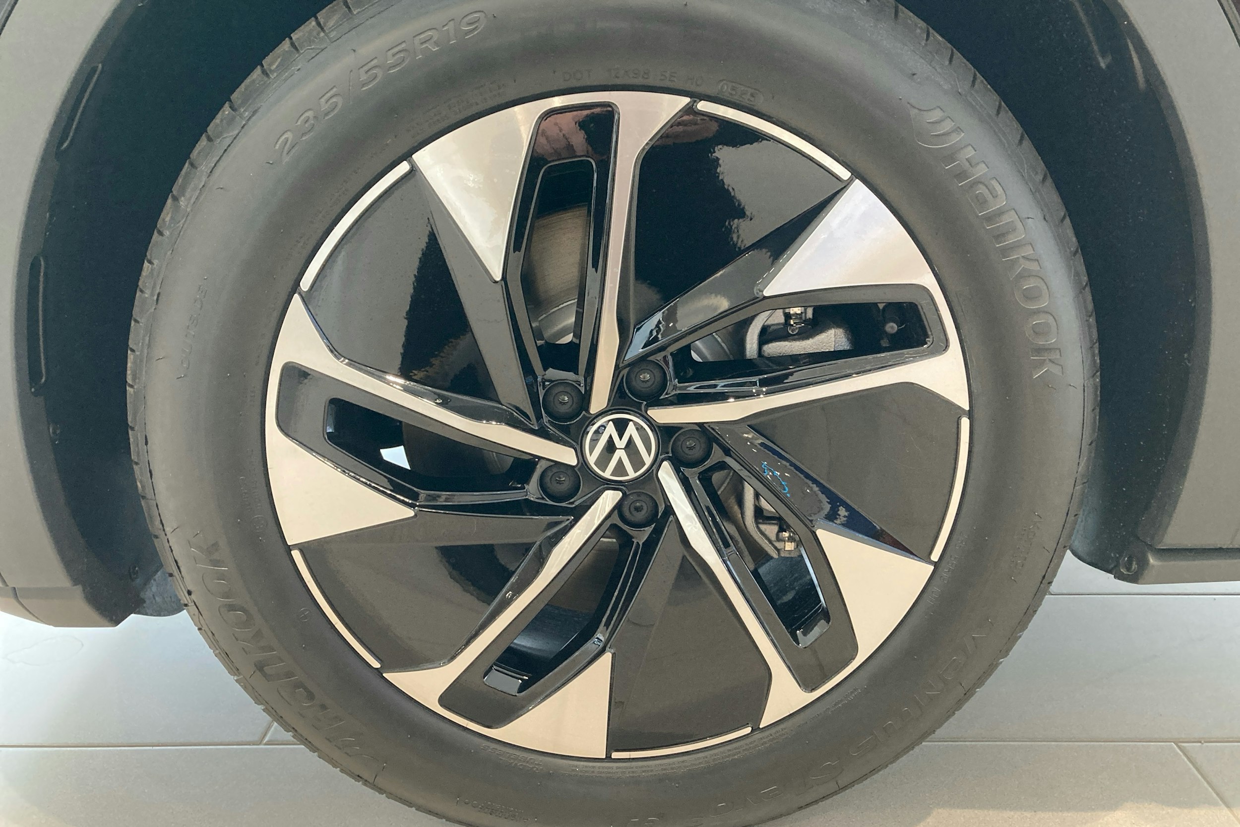 musta Volkswagen ID.4 2025 kuva 9.