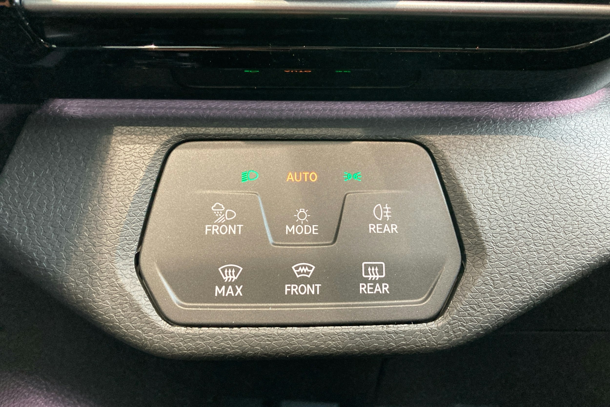 musta Volkswagen ID.4 2025 kuva 14.