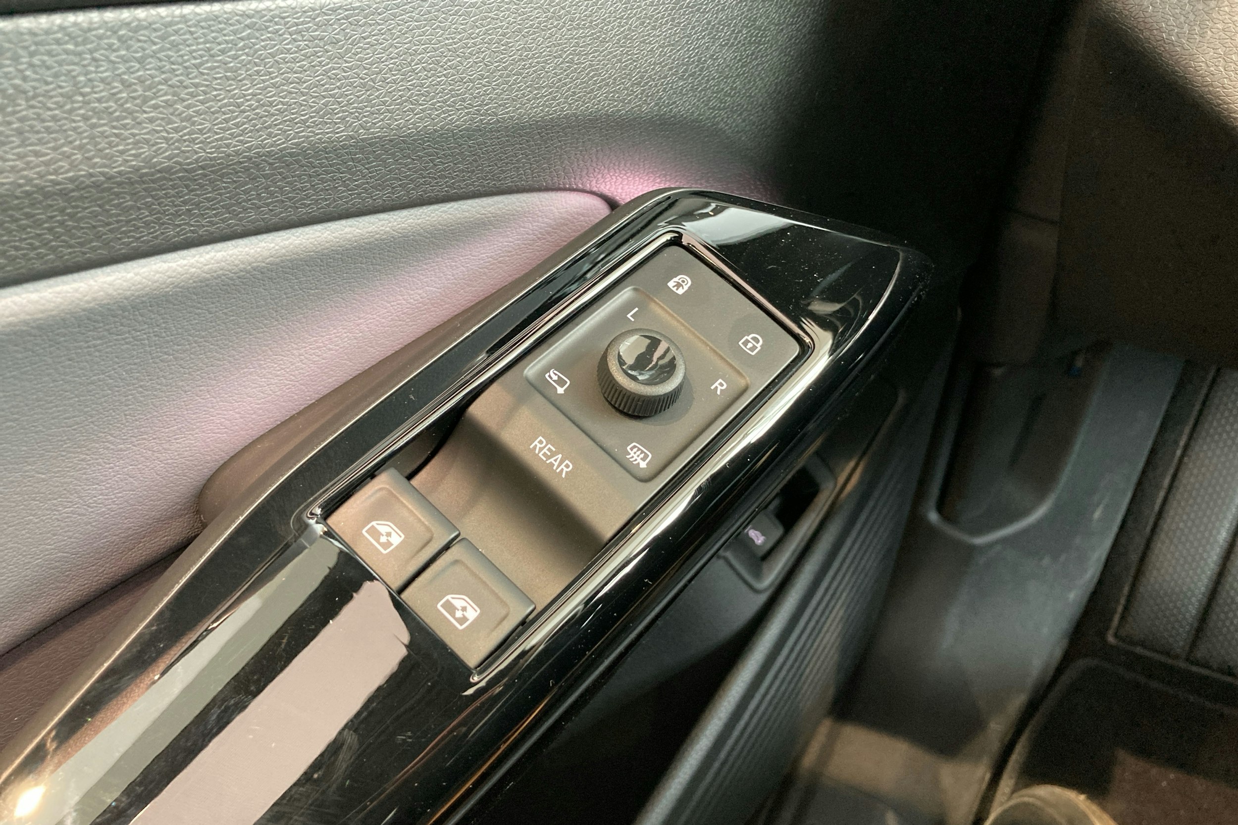 musta Volkswagen ID.4 2025 kuva 15.